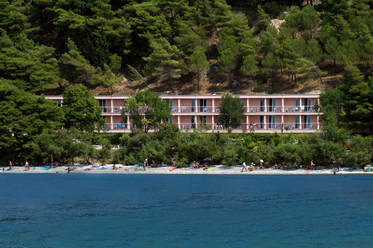 Na dovolenou do Chorvatska: hotel v Omiši blízko pláže, polopenze