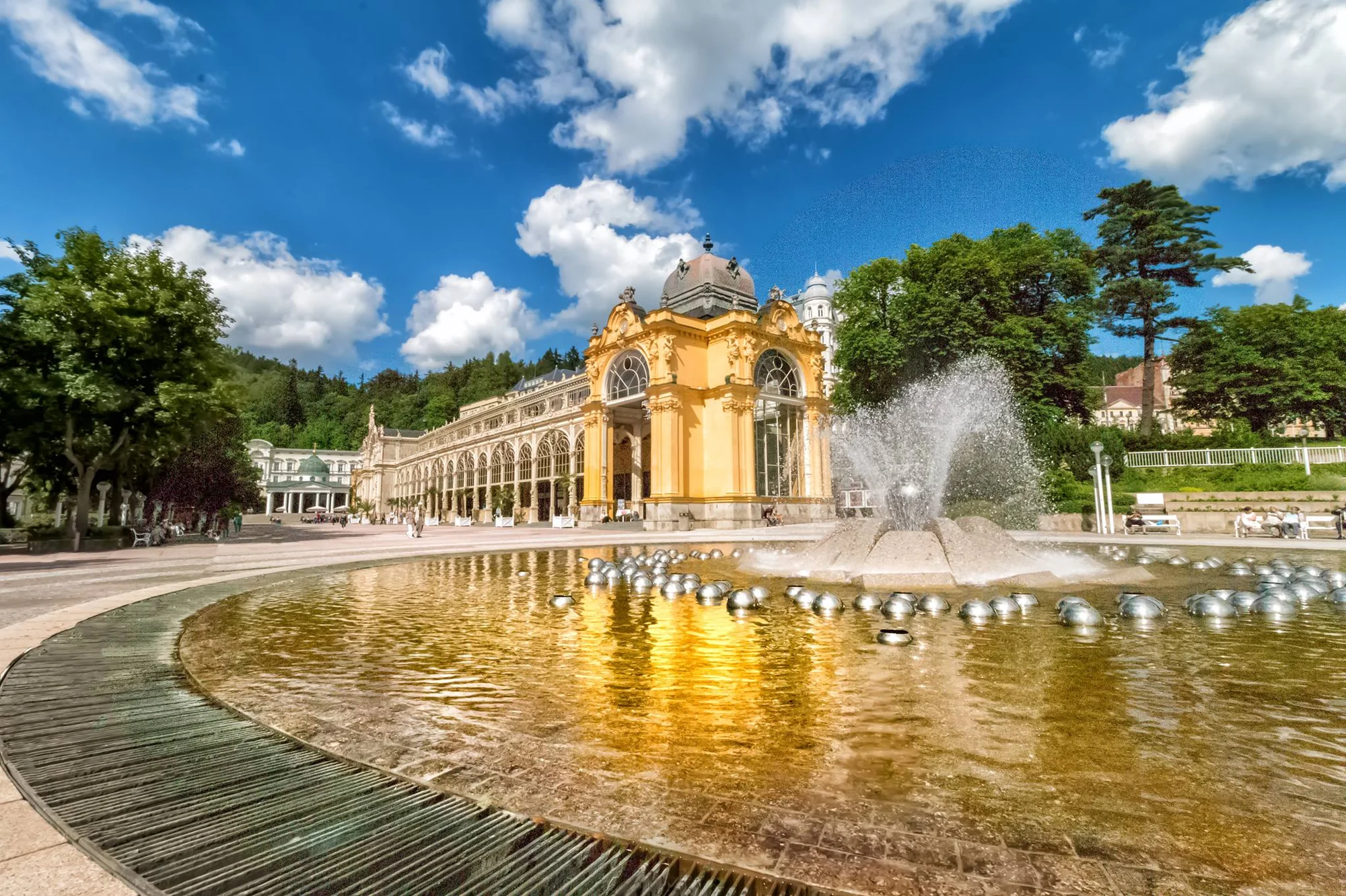 4* luxusní hotel v centru Mariánských lázní: polopenze, neomezený wellness i procedury