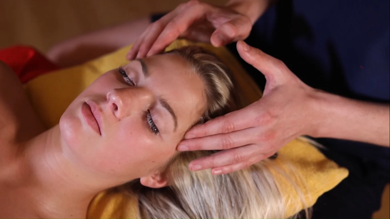 Online kurz antistresové relaxační masáže: 70 min. videí s doživotním přístupem
