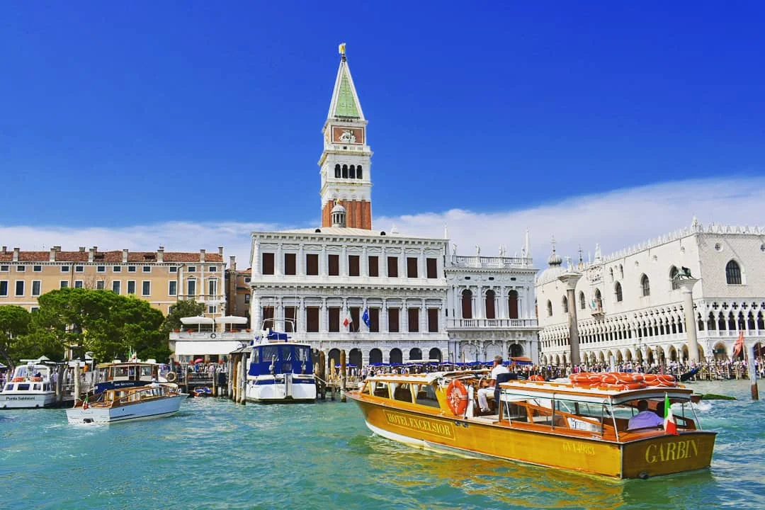 Víkendový výlet do Benátek s průvodcem: projížďky na gondolách i plavba k ostrovům Murano a Burano