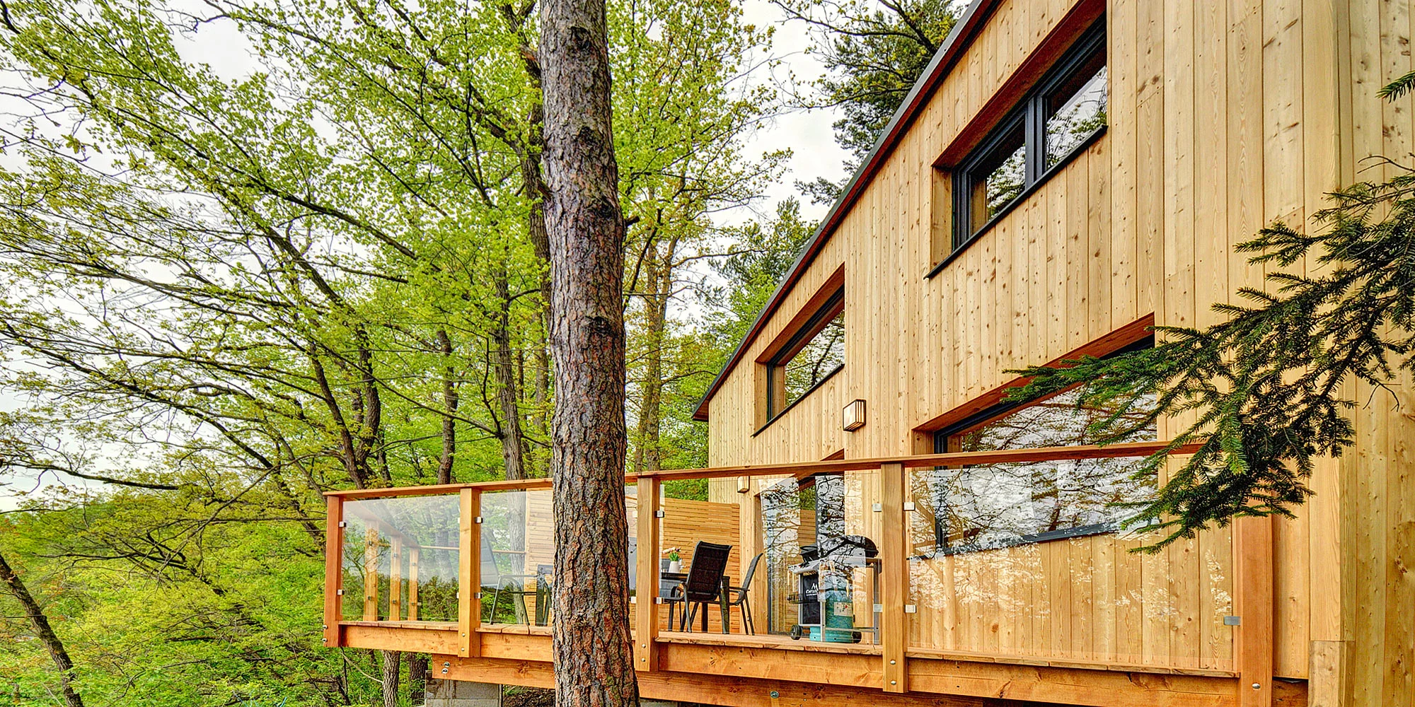 Moderní chata u řeky v jižních Čechách: sauna i terasa