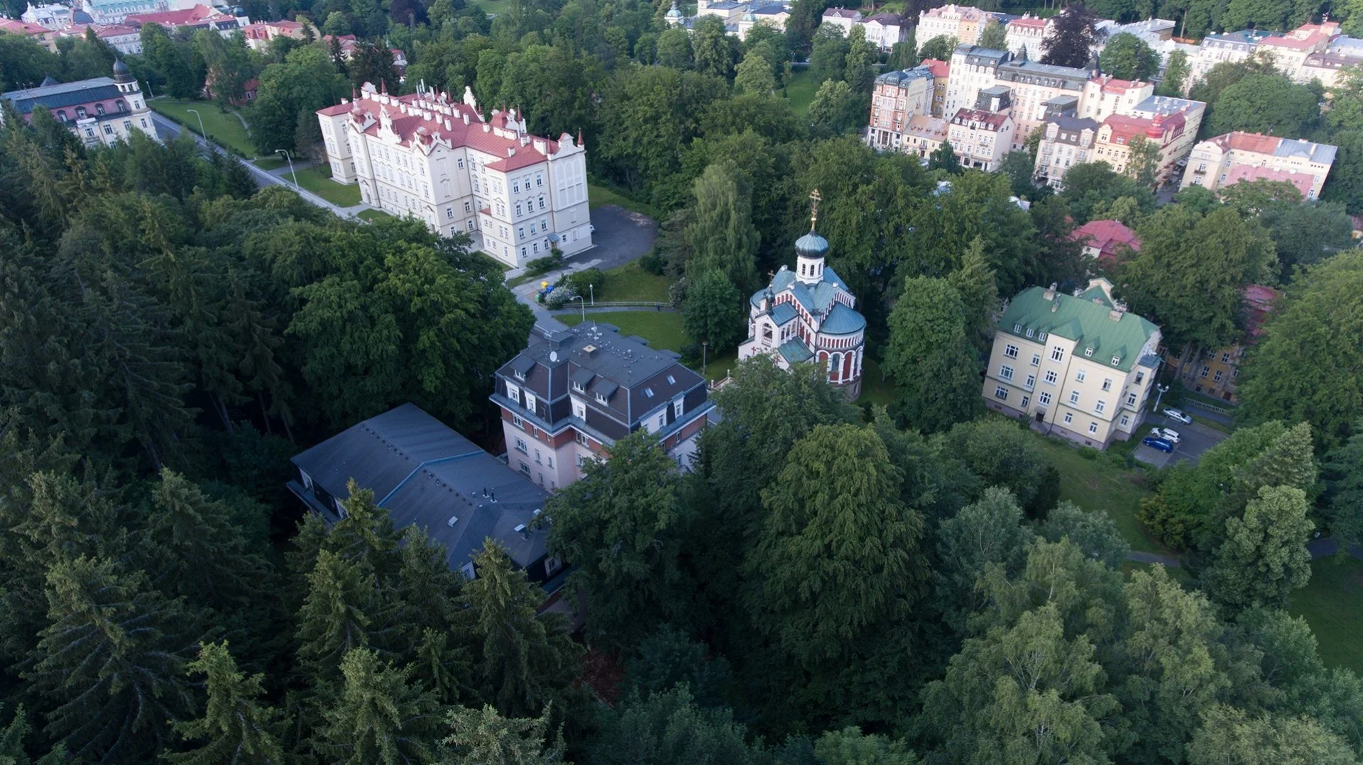 Relax v klidné části Mariánských Lázních: polopenze, wellness a procedury
