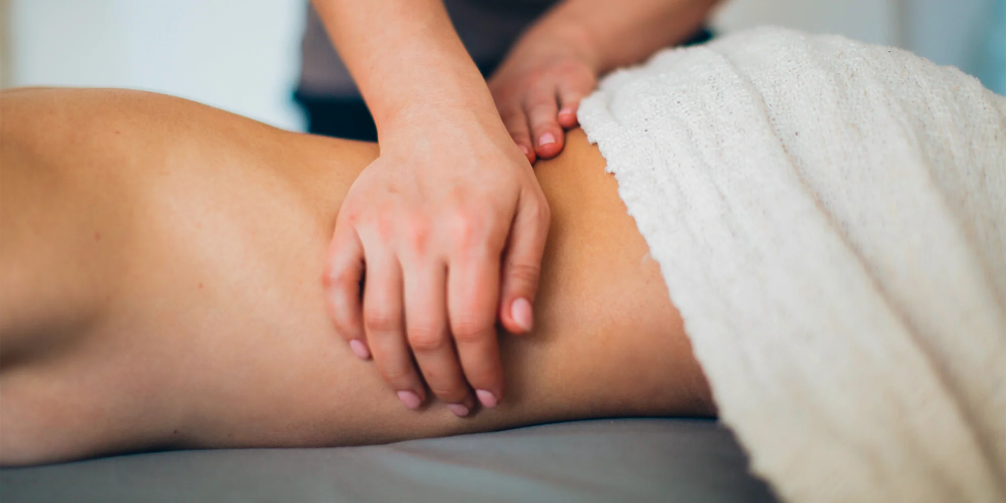 Relaxační i hřejivá masáž s parafínem či rašelinou