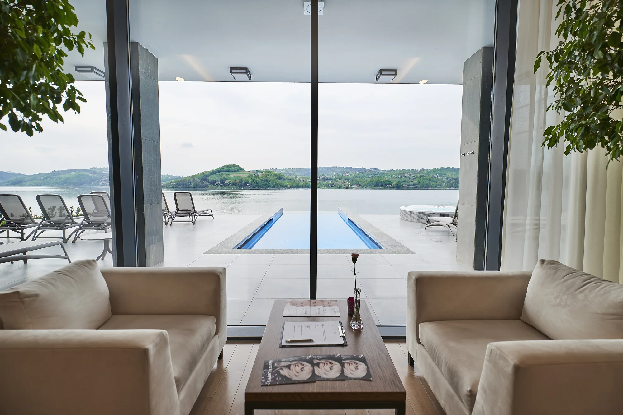 Luxusní pobyt v 5* hotelu u jezera: skvělé jídlo a wellness s výhledem