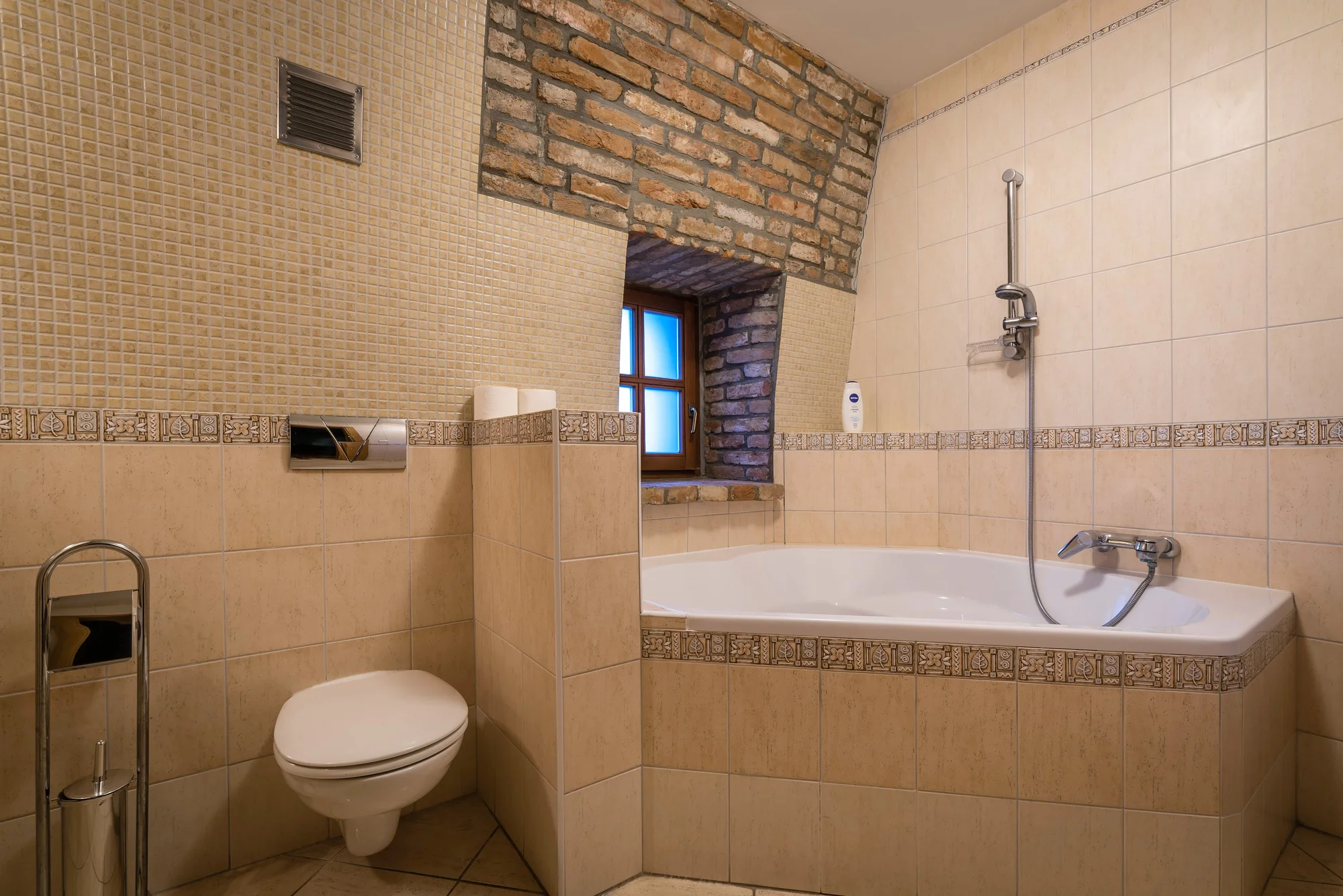 Romantický pobyt na zámku s vínem vlastní produkce a skvělým jídlem