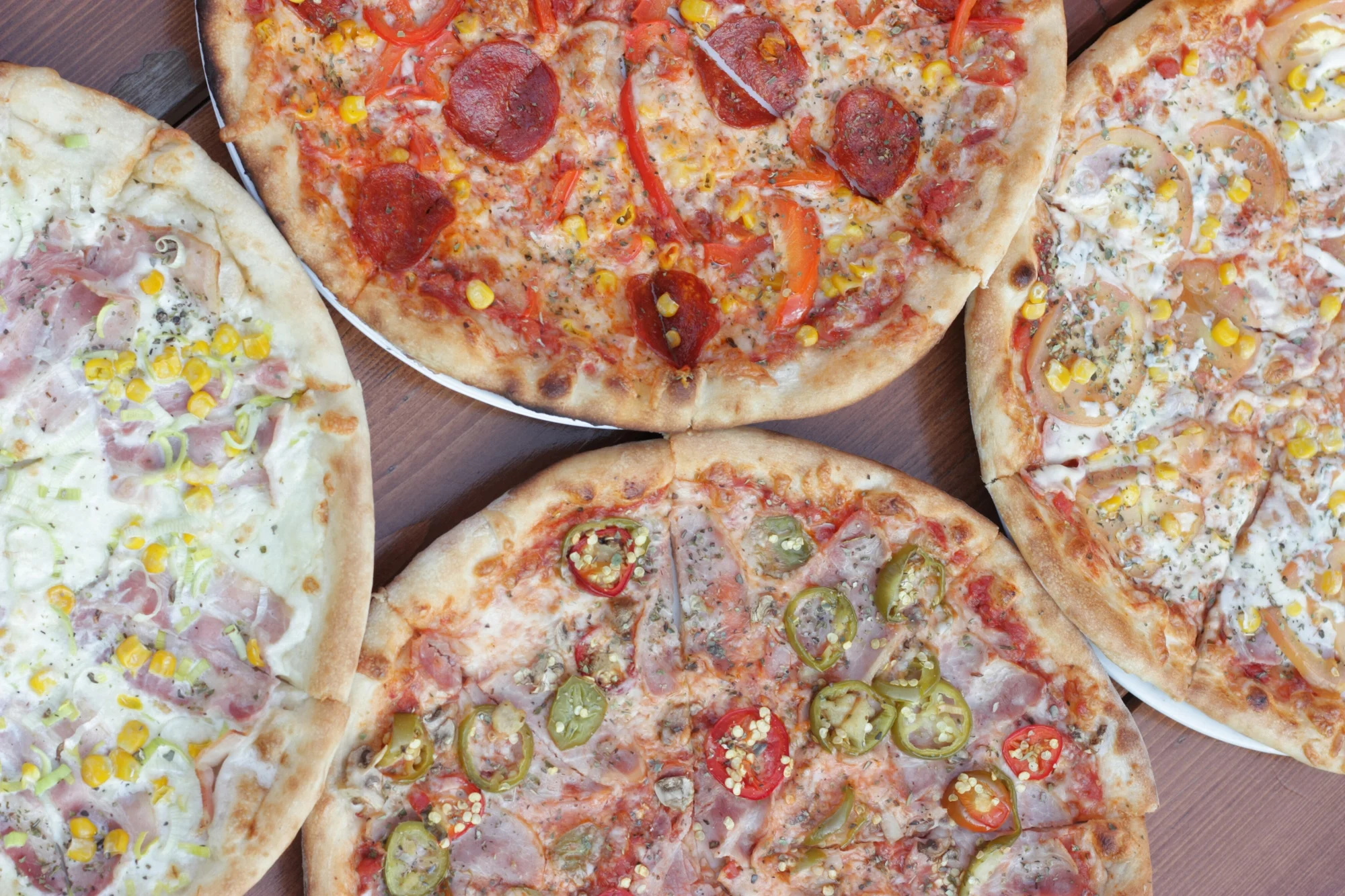 Jedna nebo dvě pizzy o průměru 33 cm podle výběru ze 17 druhů