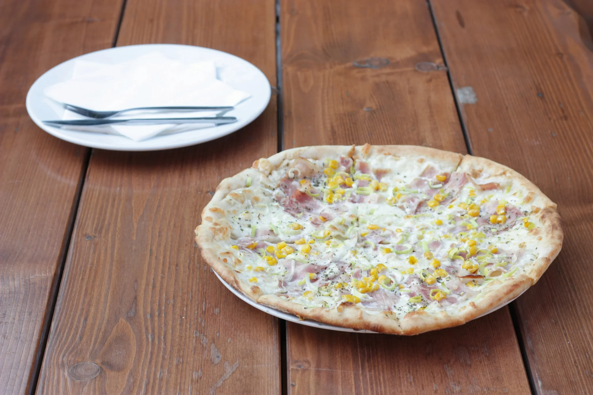 Jedna nebo dvě pizzy o průměru 33 cm podle výběru ze 17 druhů