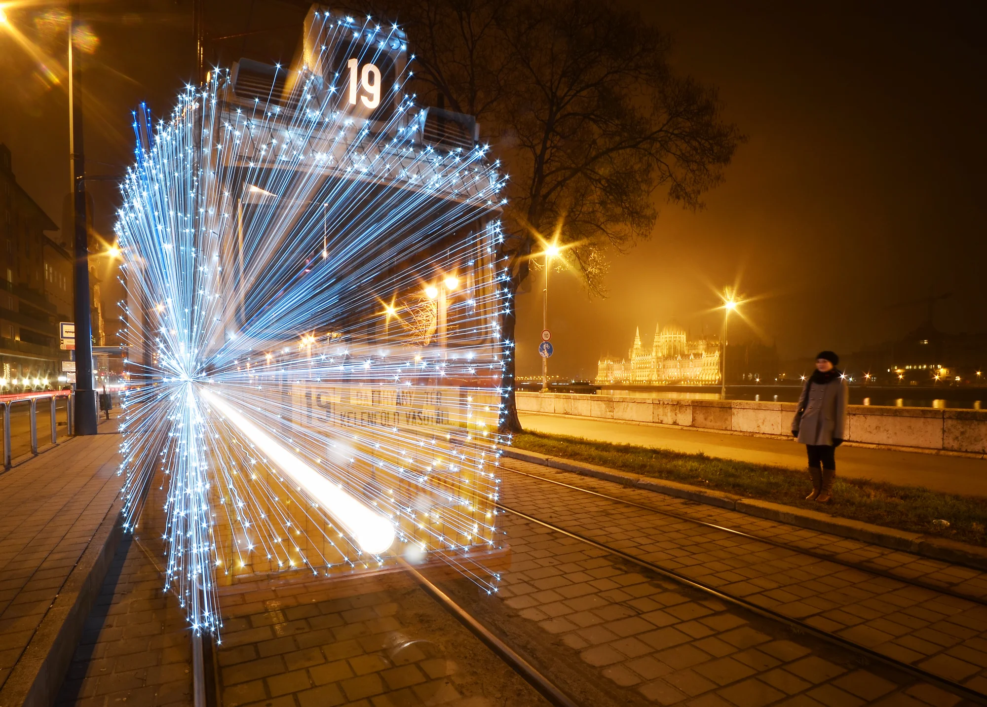 Adventní výlet do Budapešti s průvodcem: doprava, trhy, vánoční tramvaj i památky