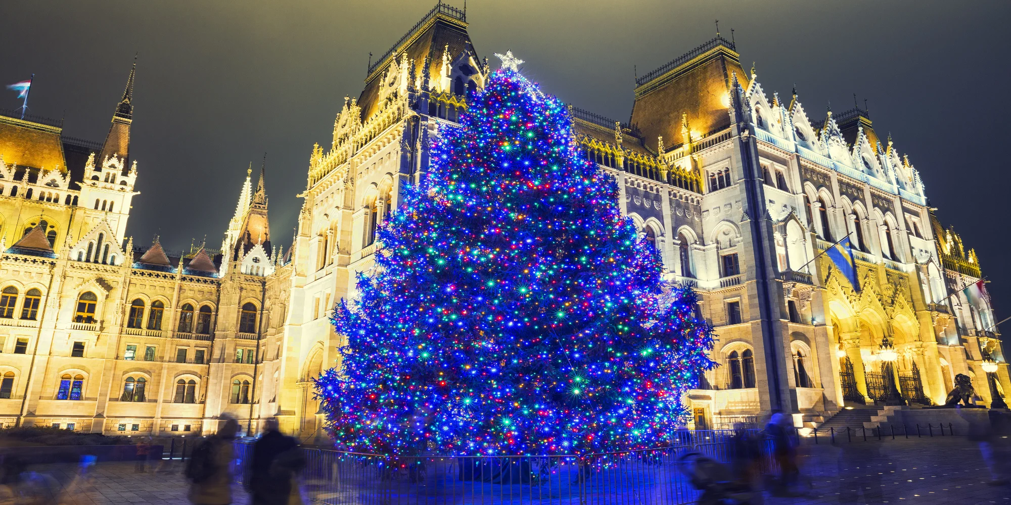 Adventní výlet do Budapešti s průvodcem: doprava, trhy, vánoční tramvaj i památky