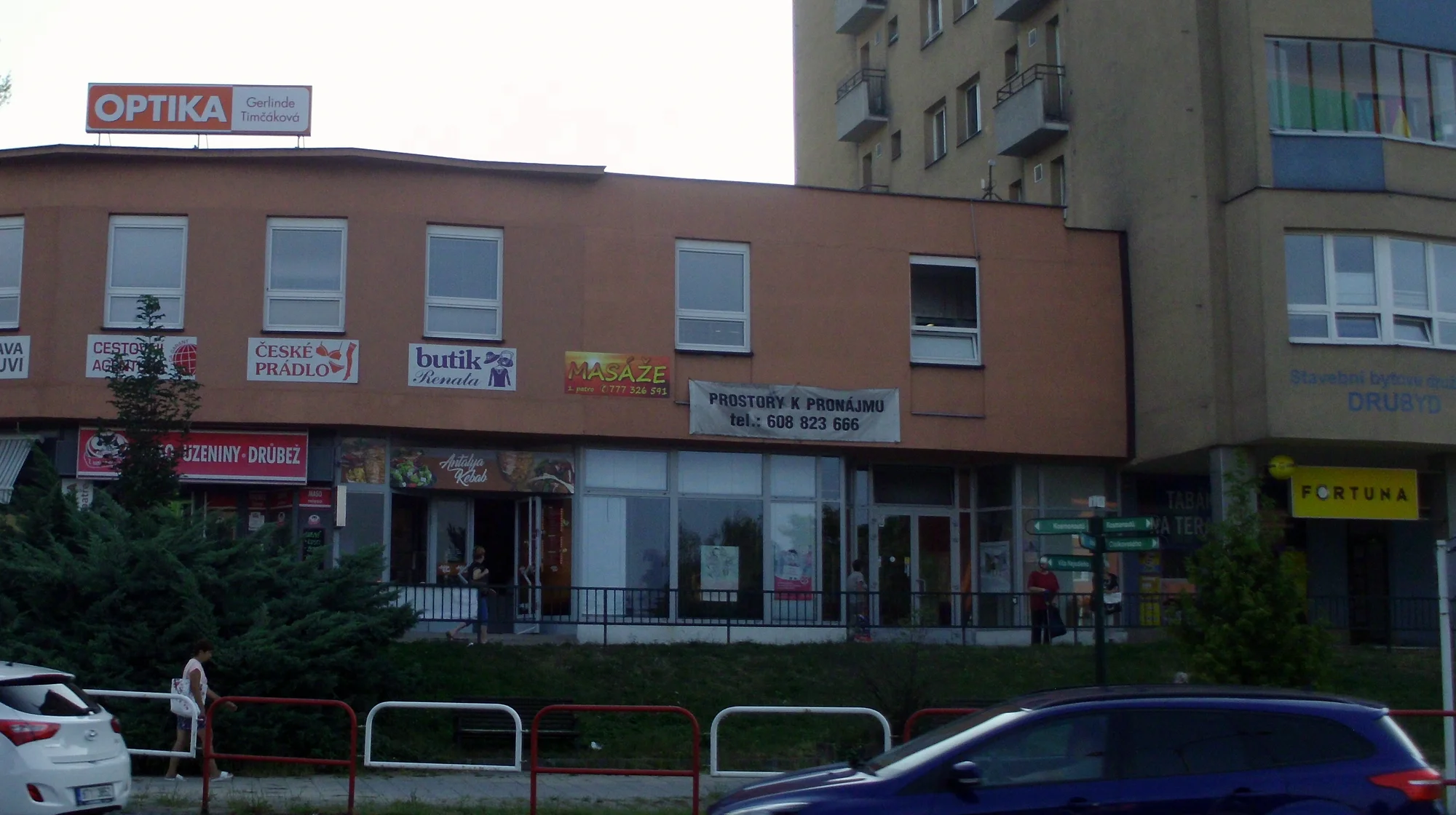 Speciální i relaxační masáže dle výběru z 8 druhů i královská masáž: 30 až 120 min.