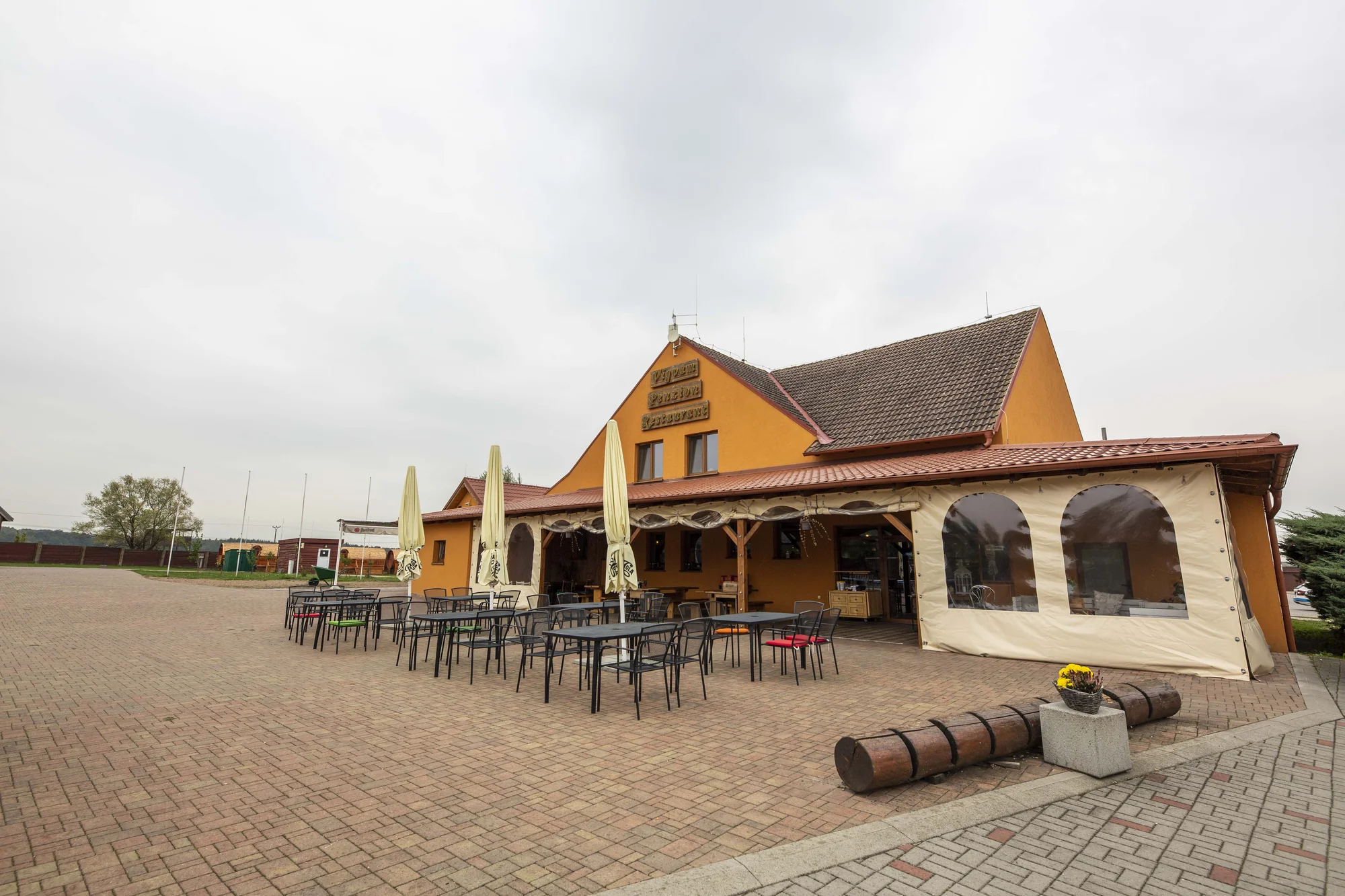 Za romantikou a relaxem: pobyt v resortu Vigvam s polopenzí, wellness i vinnou degustací