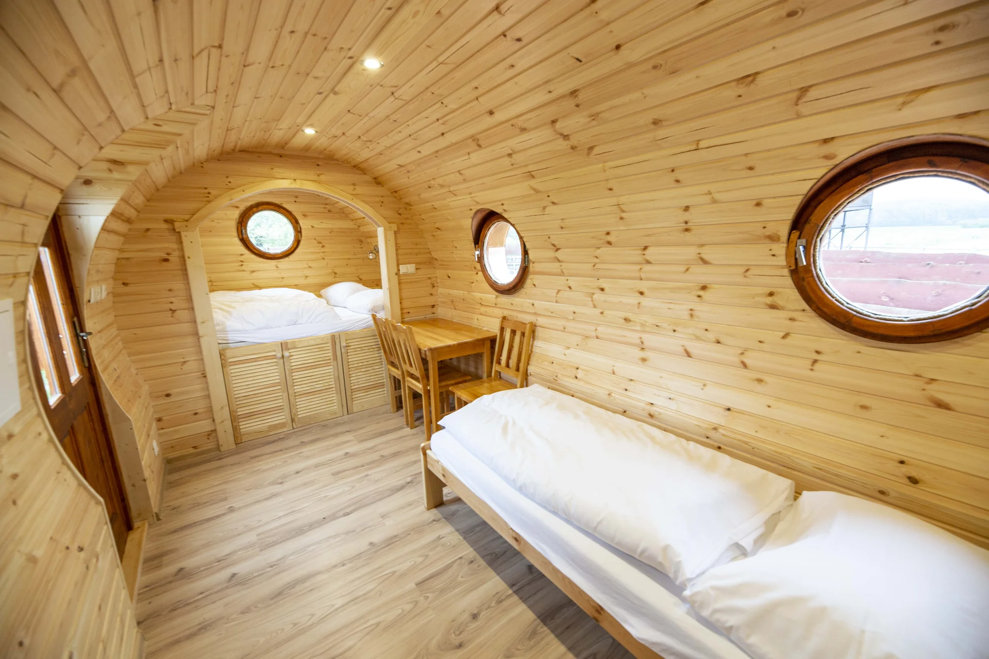 Za romantikou a relaxem: pobyt v resortu Vigvam s polopenzí, wellness i vinnou degustací
