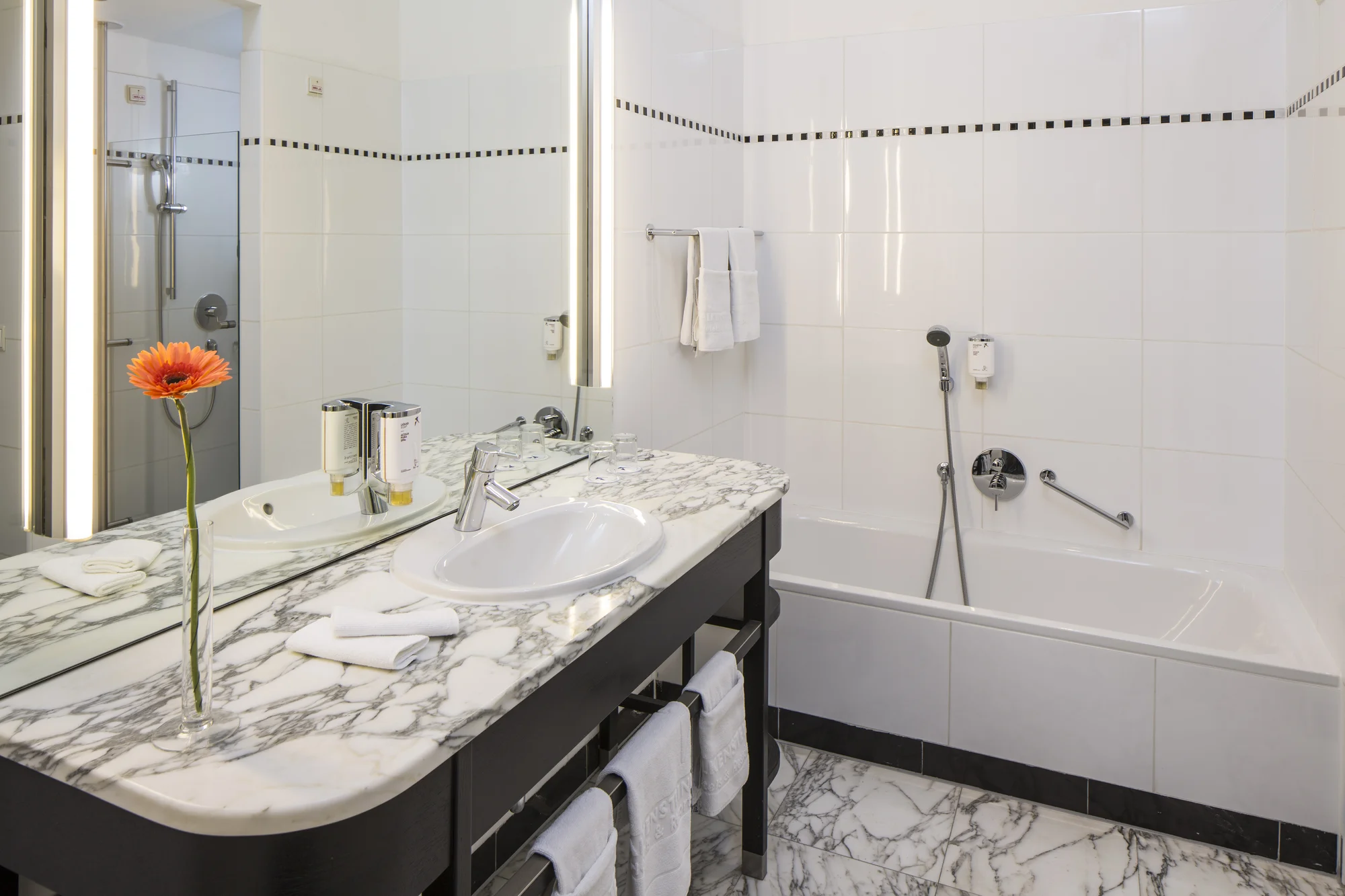 Luxusní 5* hotel v Mariánkách: snídaně či polopenze, neomezeně sauny a bazény i koupel