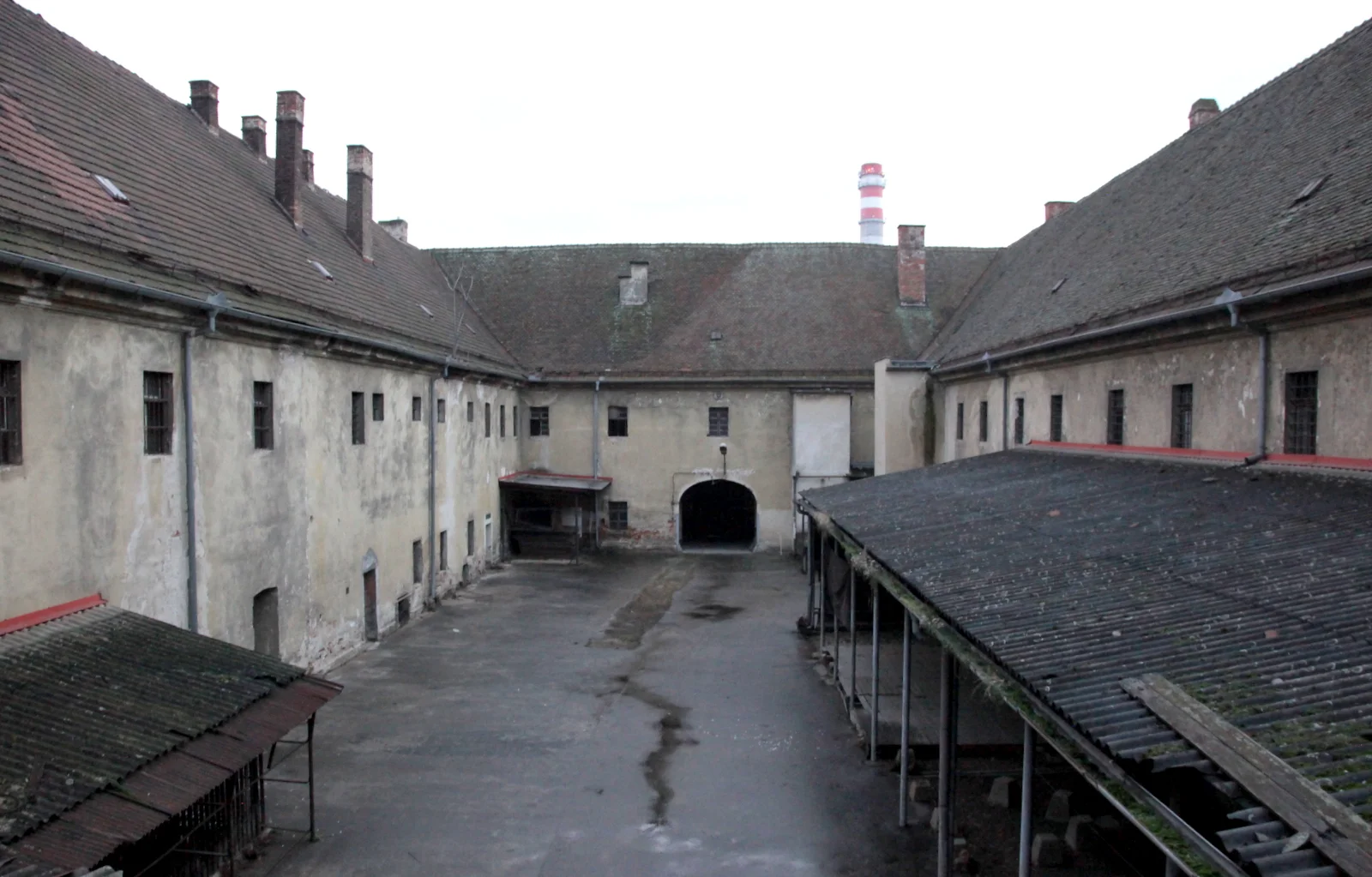 Exkurze na Cejlu: Prohlédněte si bývalou věznici gestapa a komunistů
