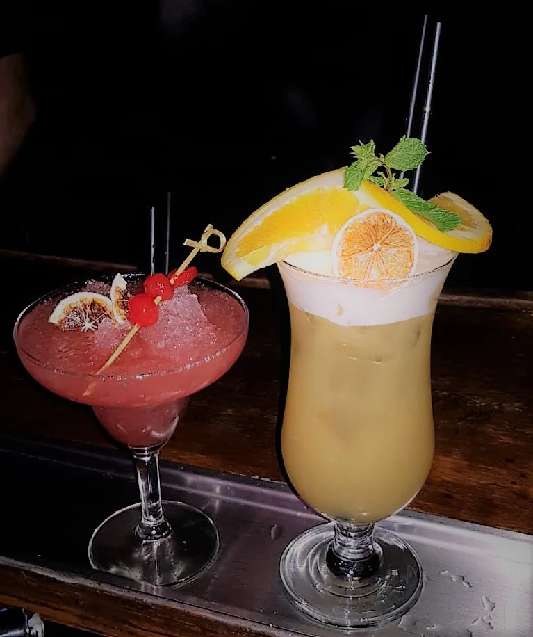 Večer s vodní dýmkou a drinky pro 2 nebo 4 osoby v podolském baru re.start