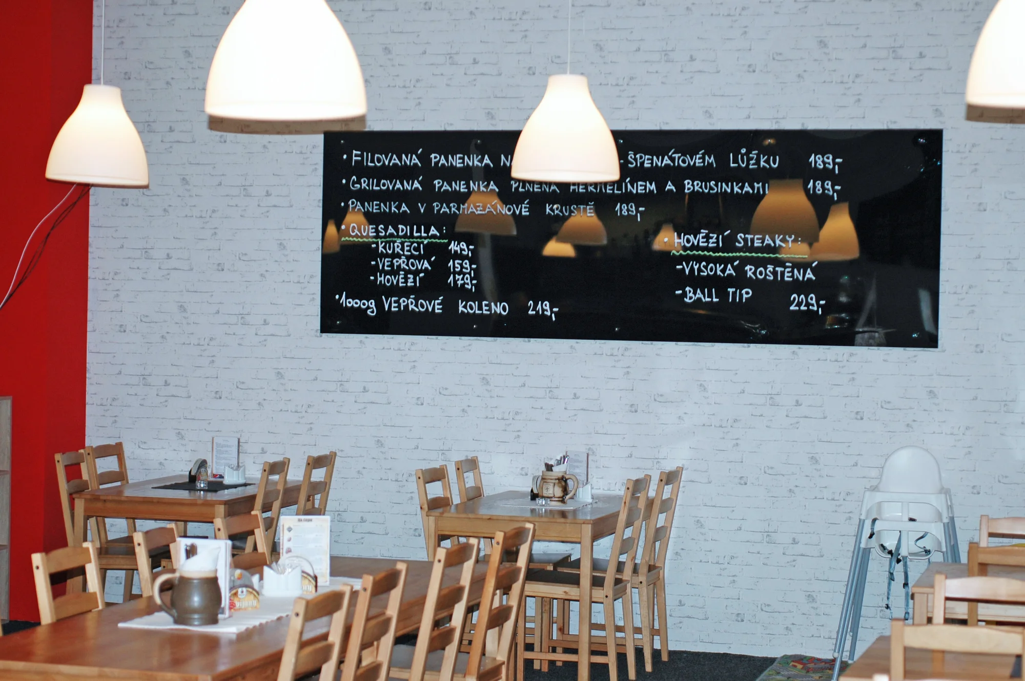 Pizza nebo dvě dle výběru o průměru 33 cm z restaurace Čtyřlístek