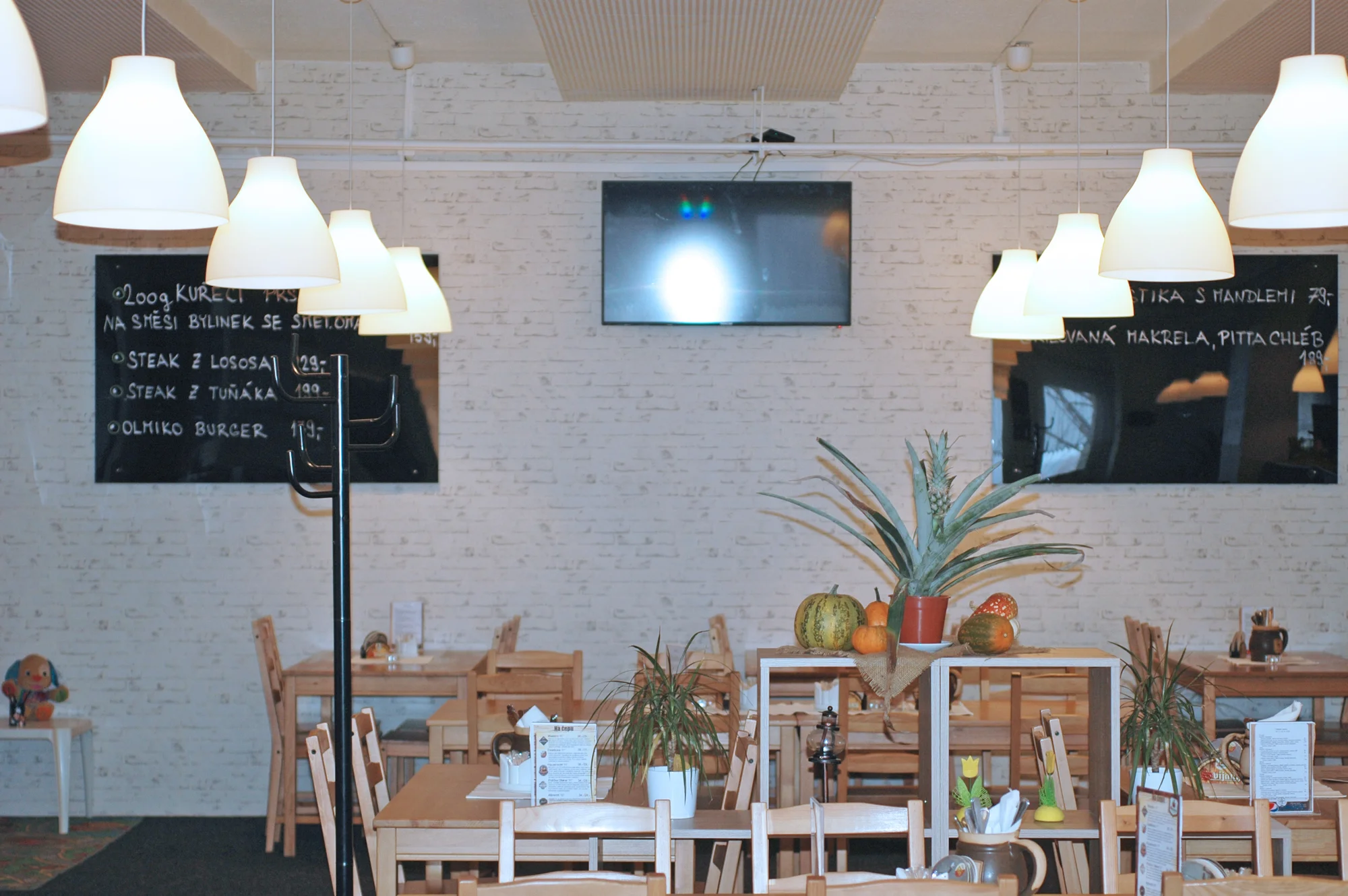 Pizza nebo dvě dle výběru o průměru 33 cm z restaurace Čtyřlístek