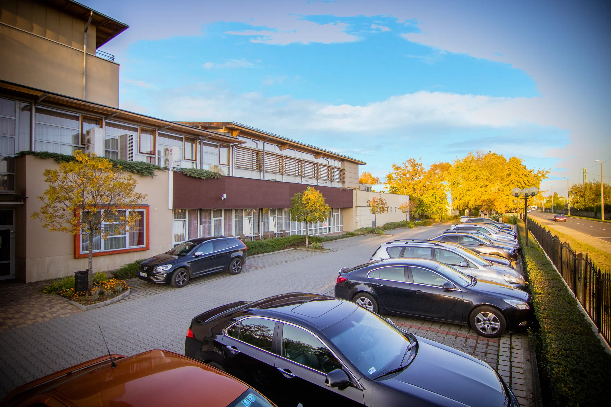 Pobyt ve 4* hotelu jen 150 m od Balatonu: neomezený wellness a polopenze, 2 děti zdarma