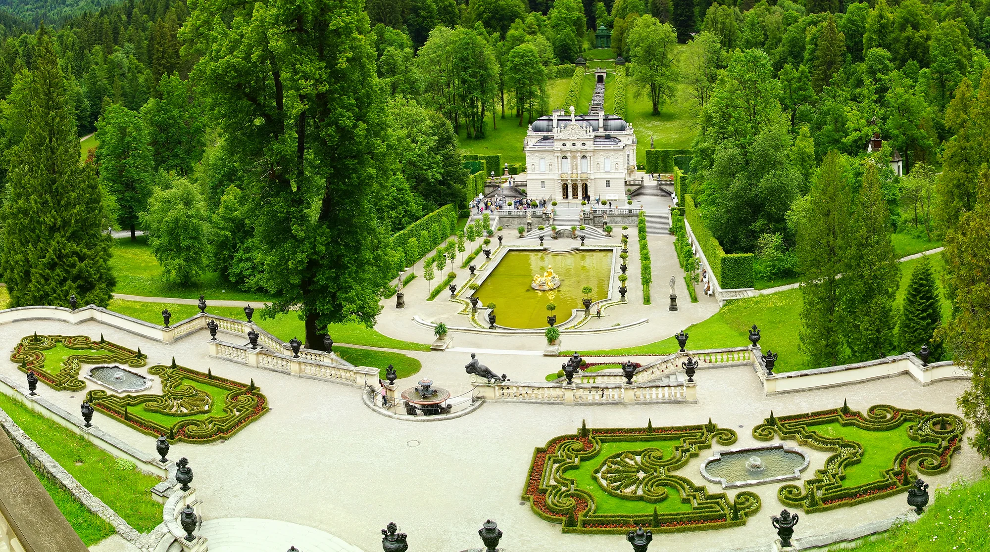 Pohádkové zámky krále Ludvíka Bavorského – Neuschwanstein a Linderhof
