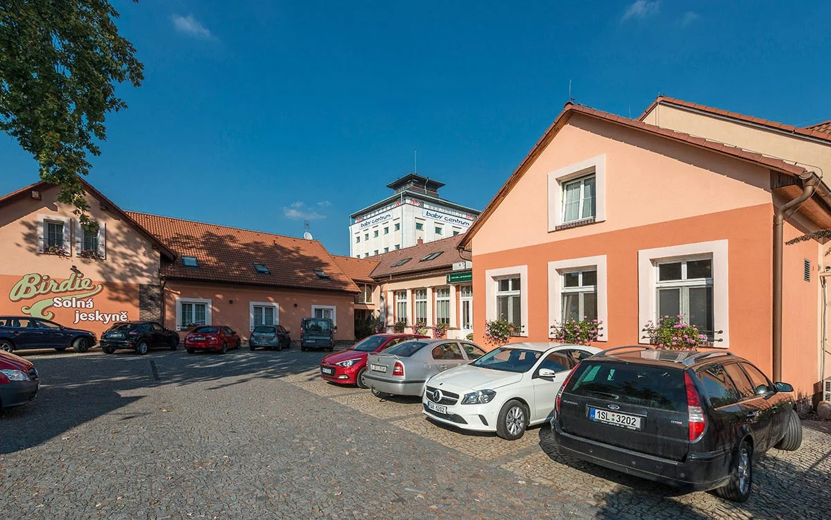 Wellness pobyt v Pardubicích: pokoje či domek s vířivkou a saunou, solná jeskyně i privátní wellness