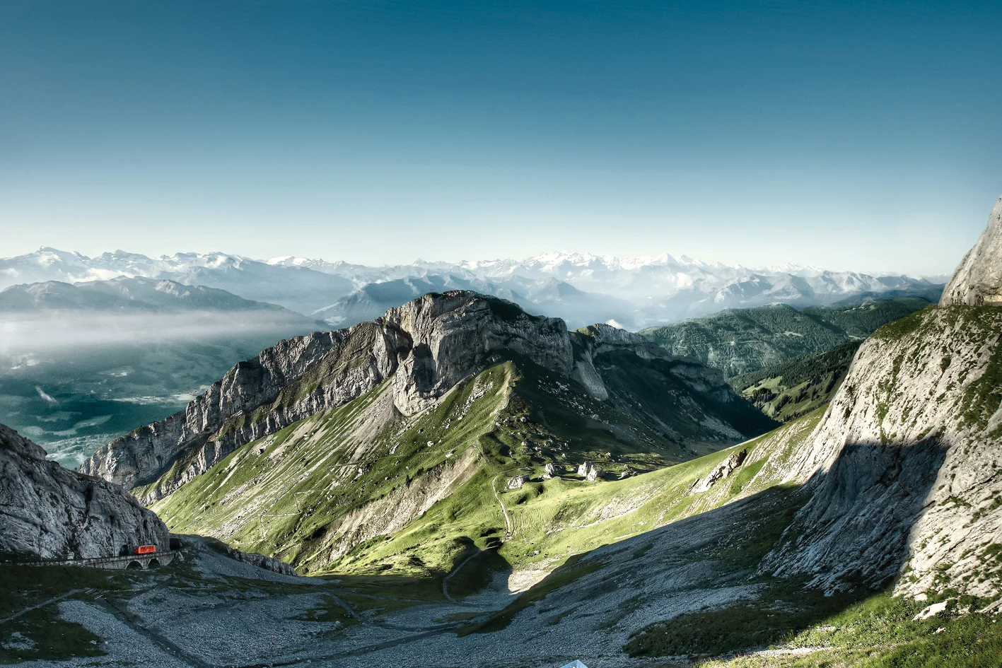 Zájezd do Švýcarska za alpskými panoramaty a nejstrmější zubačkou světa
