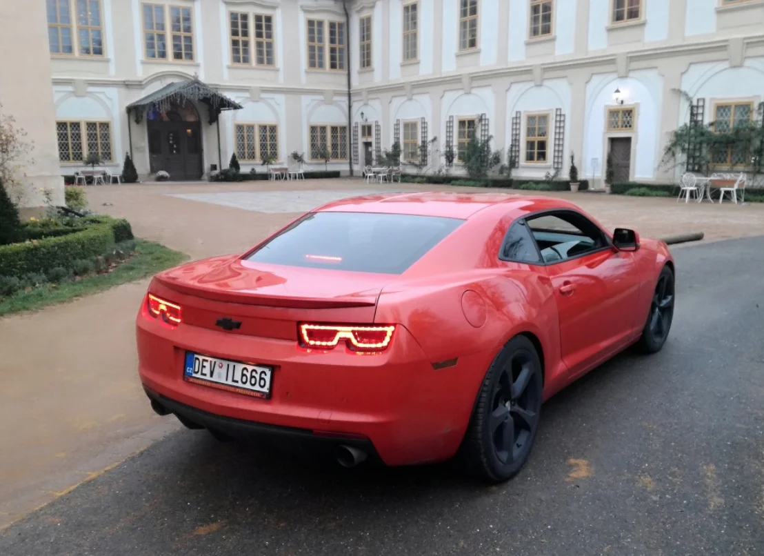 Zapůjčení ďábelského Chevroletu Camaro V8 s výkonem 400 koní na 12–48 hodin včetně víkendu
