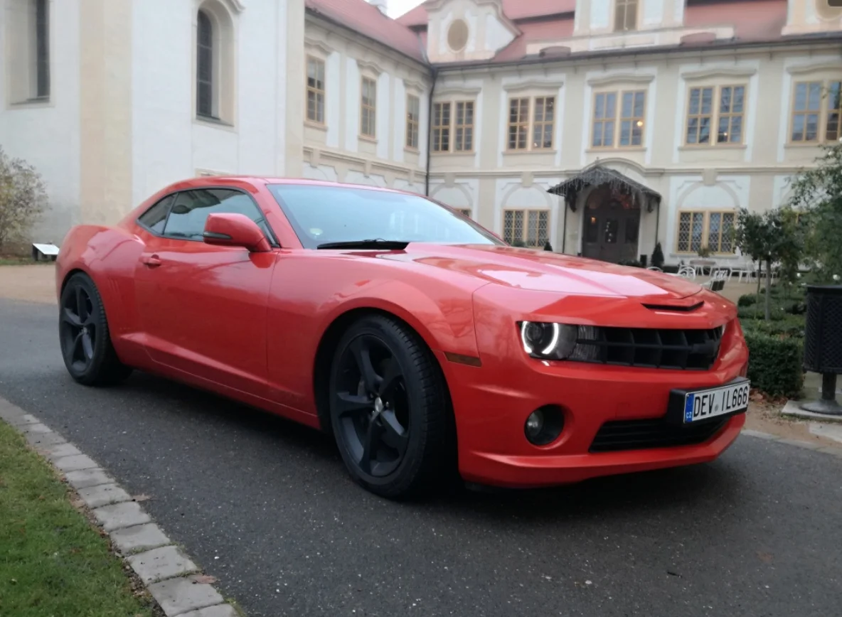 Zapůjčení ďábelského Chevroletu Camaro V8 s výkonem 400 koní na 12–48 hodin včetně víkendu