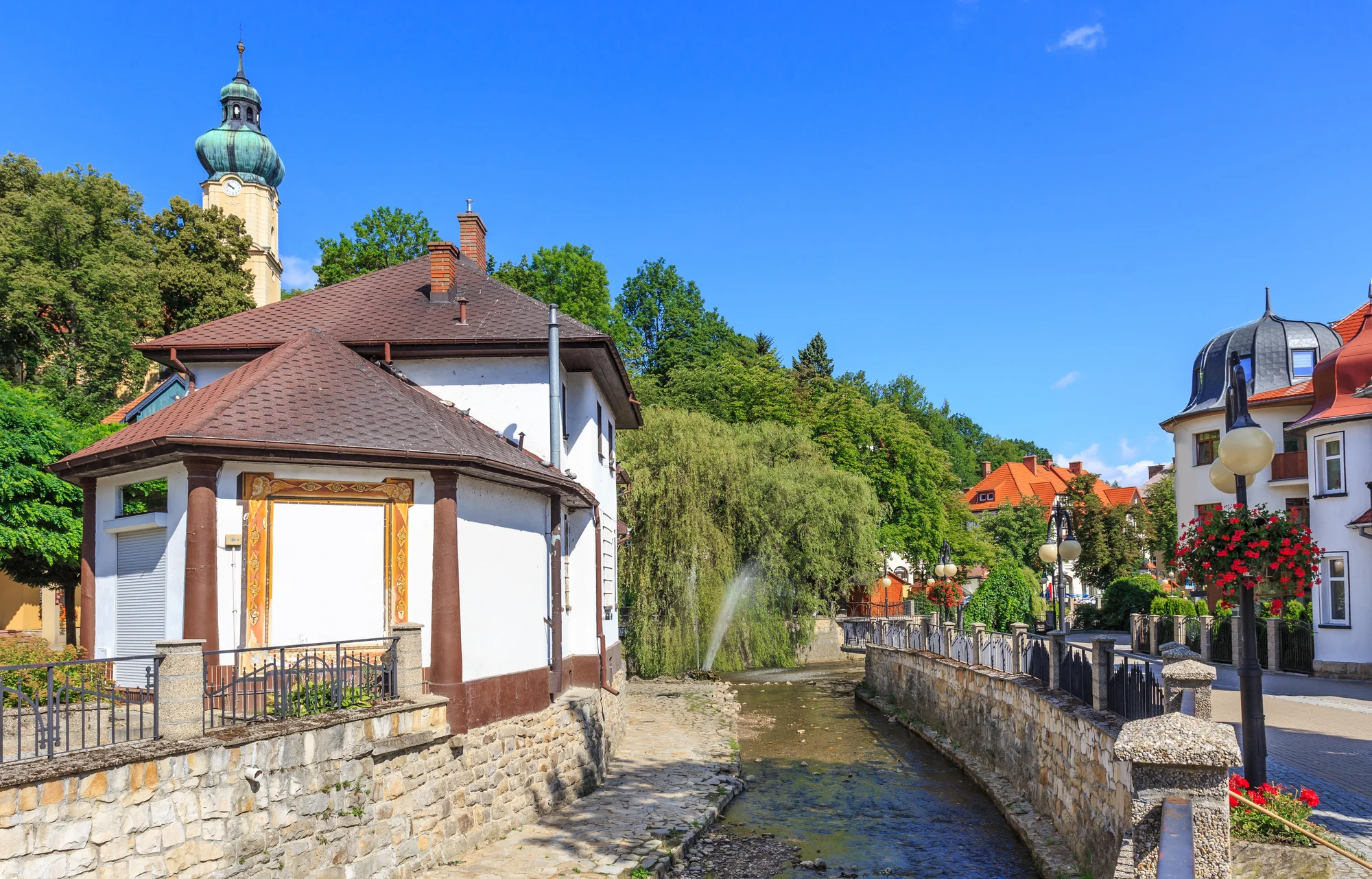 Polanica Zdrój: historický hotel s wellness, polopenze i vybavení pro rodiny a až 2 děti zdarma