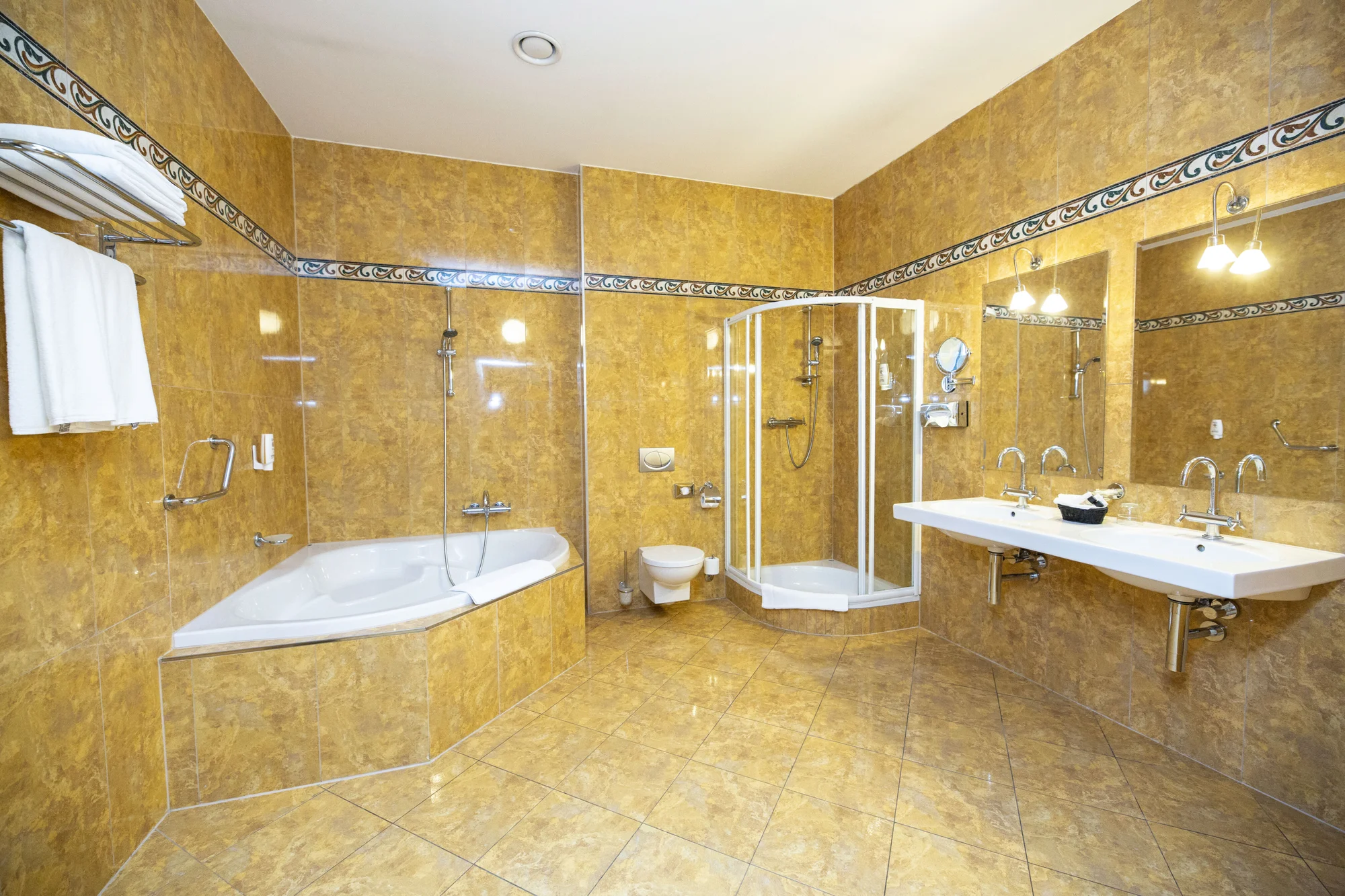 Pobyt v historickém Táboře: 4* hotel, bohaté snídaně i polopenze, wellness i koupel