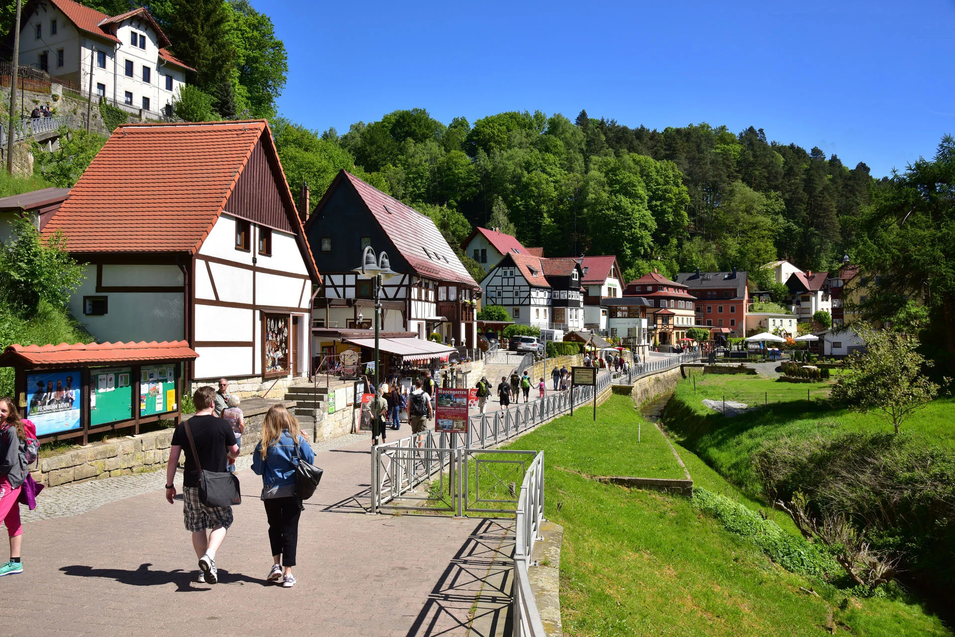 Lodní lístek na plavbu - TOP Saského Švýcarska (Kurort Rathen a Königstein) s obědem, večeří, živou hudbou a průvodcem po celý den