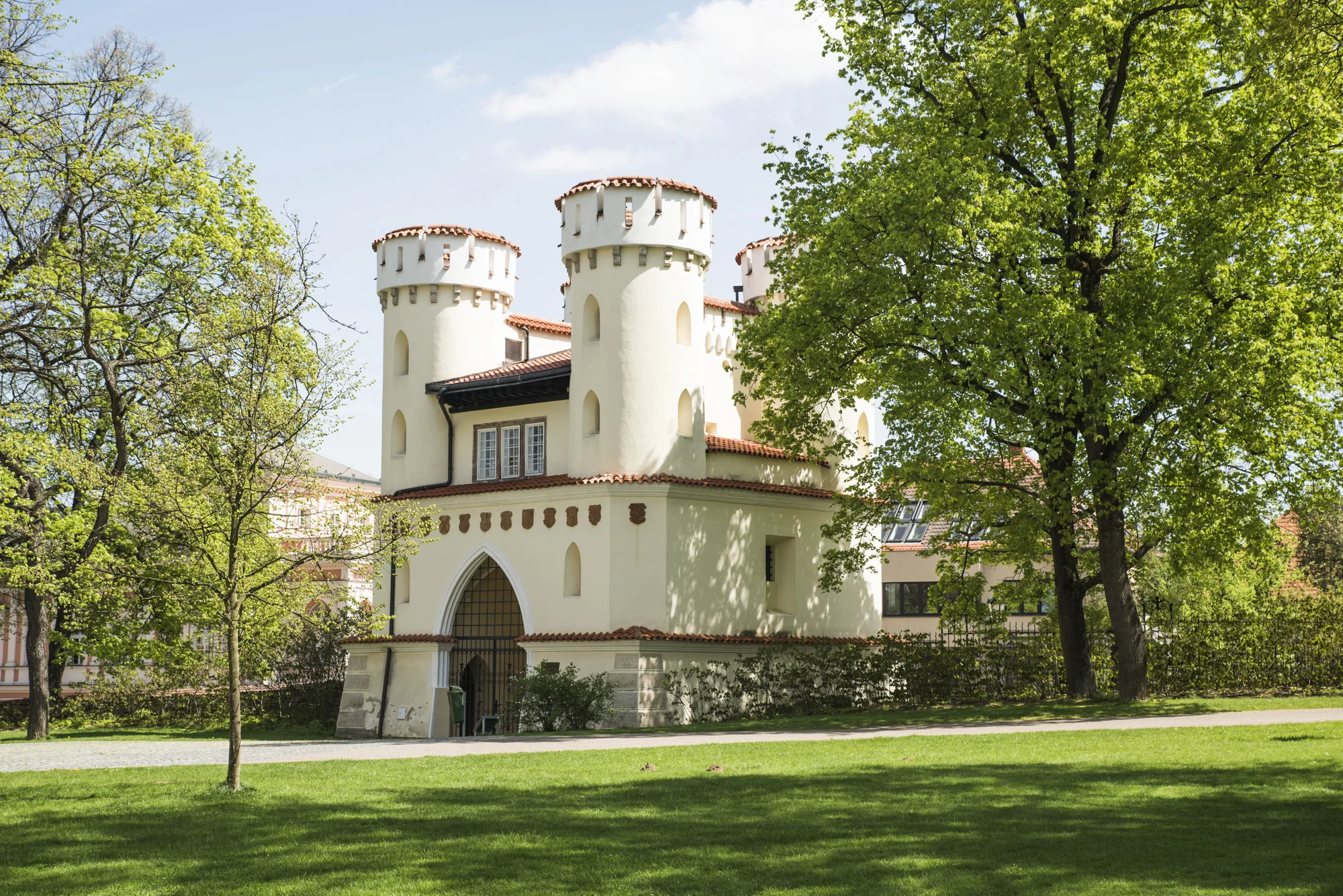 Hotel v bývalé továrně ve Vlašimi: snídaně, polopenze a bowling či wellness