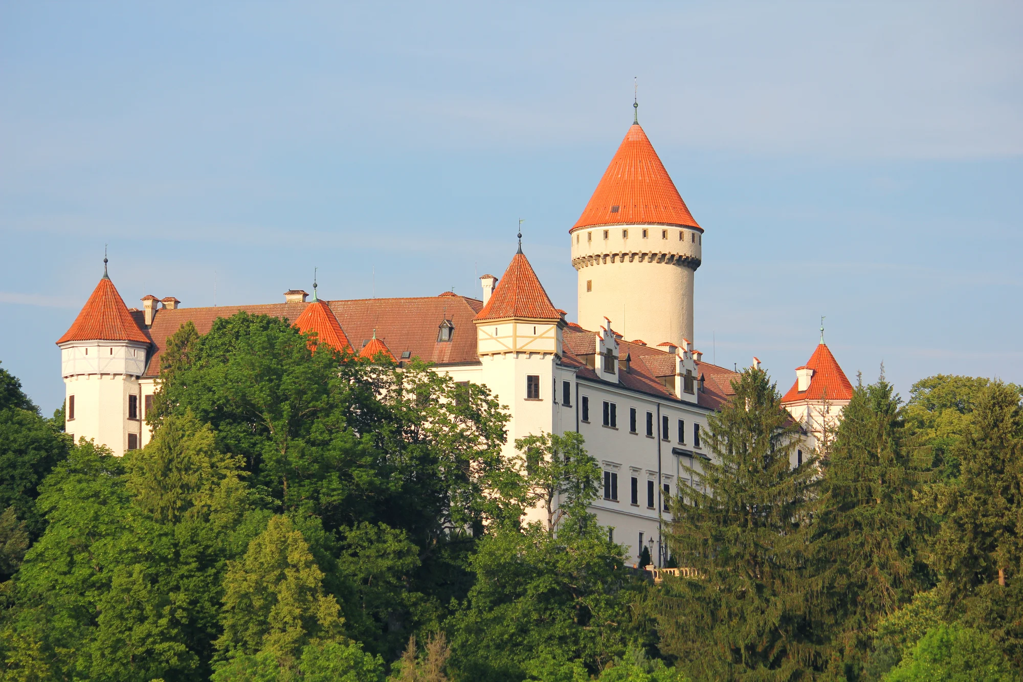 Hotel v bývalé továrně ve Vlašimi: snídaně, polopenze a bowling či wellness