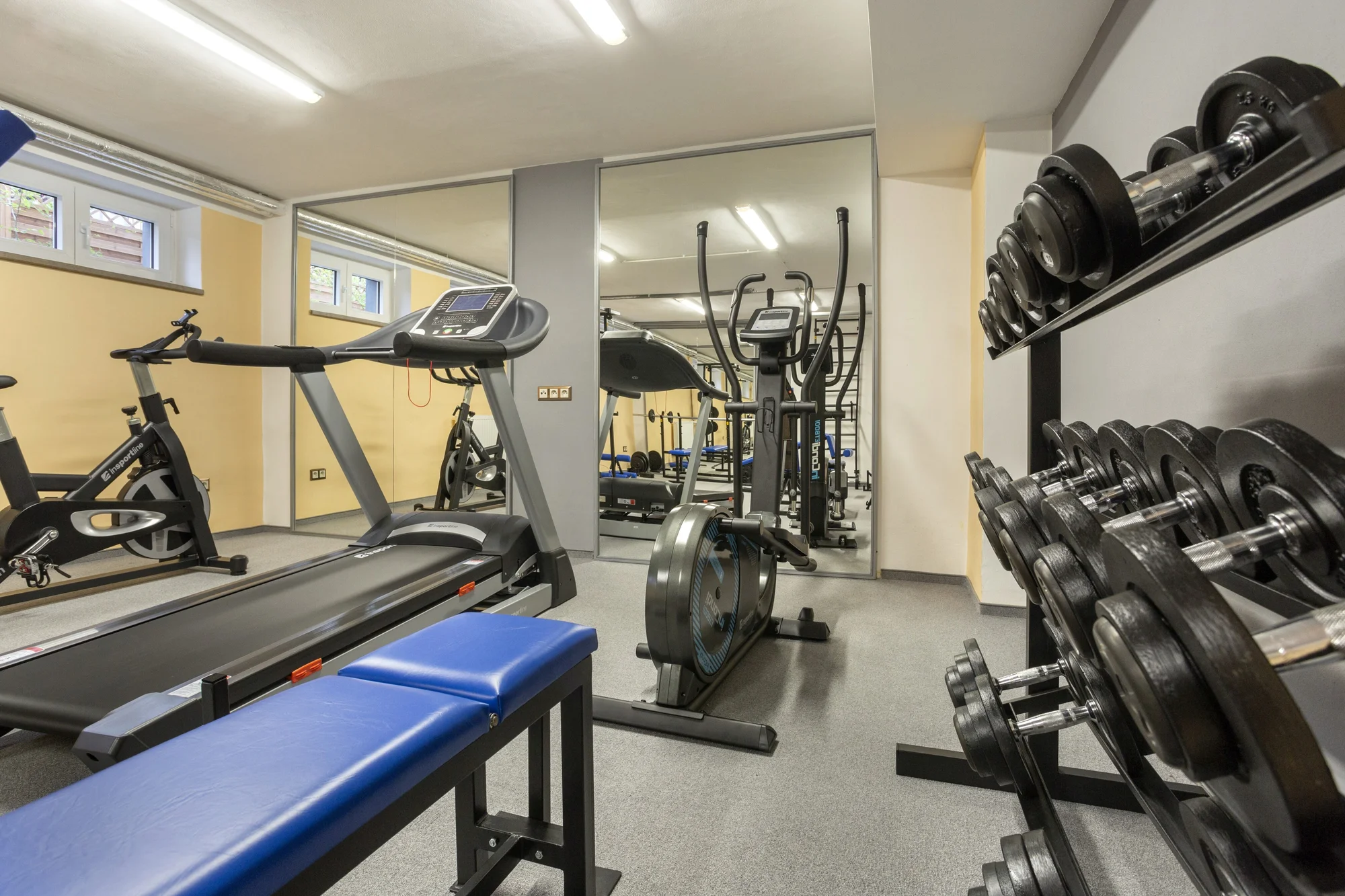 Hotel v bývalé továrně ve Vlašimi: snídaně, polopenze a bowling či wellness