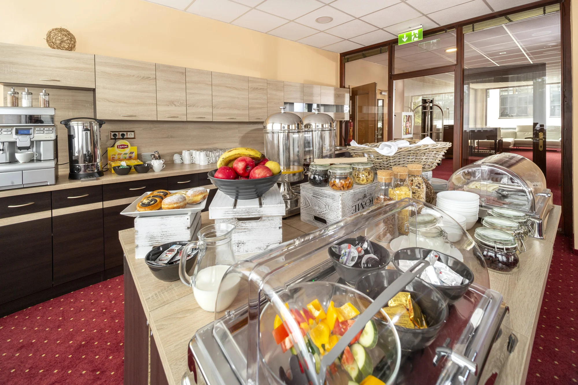 Hotel v bývalé továrně ve Vlašimi: snídaně, polopenze a bowling či wellness