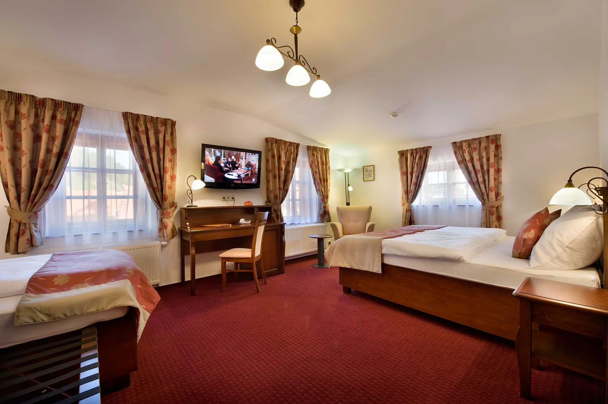 Hotel ze 17. století v centru Třebíče: snídaně, prohlídka památek i welcome drink