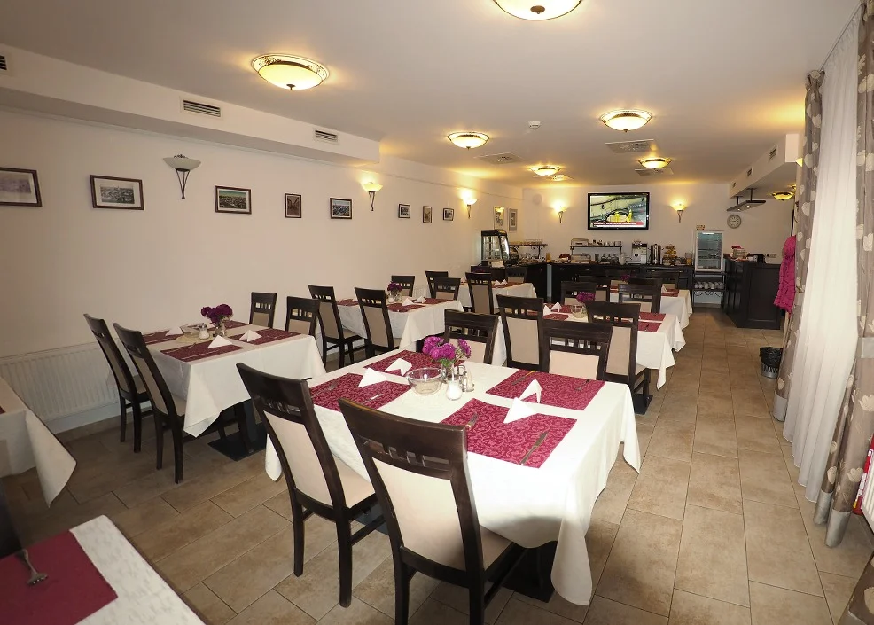 Hotel ze 17. století v centru Třebíče: snídaně, prohlídka památek i welcome drink