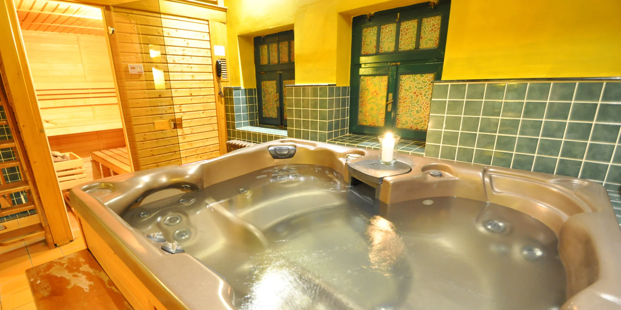 Prvorepublikový hotel v centru Jičína: snídaně či polopenze, wellness i masáž