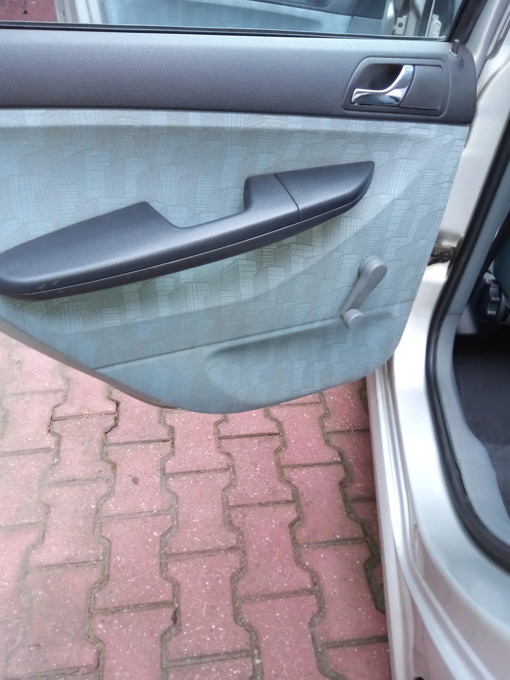 Důkladná péče o vaše auto: tepování sedadel i čištění interiéru