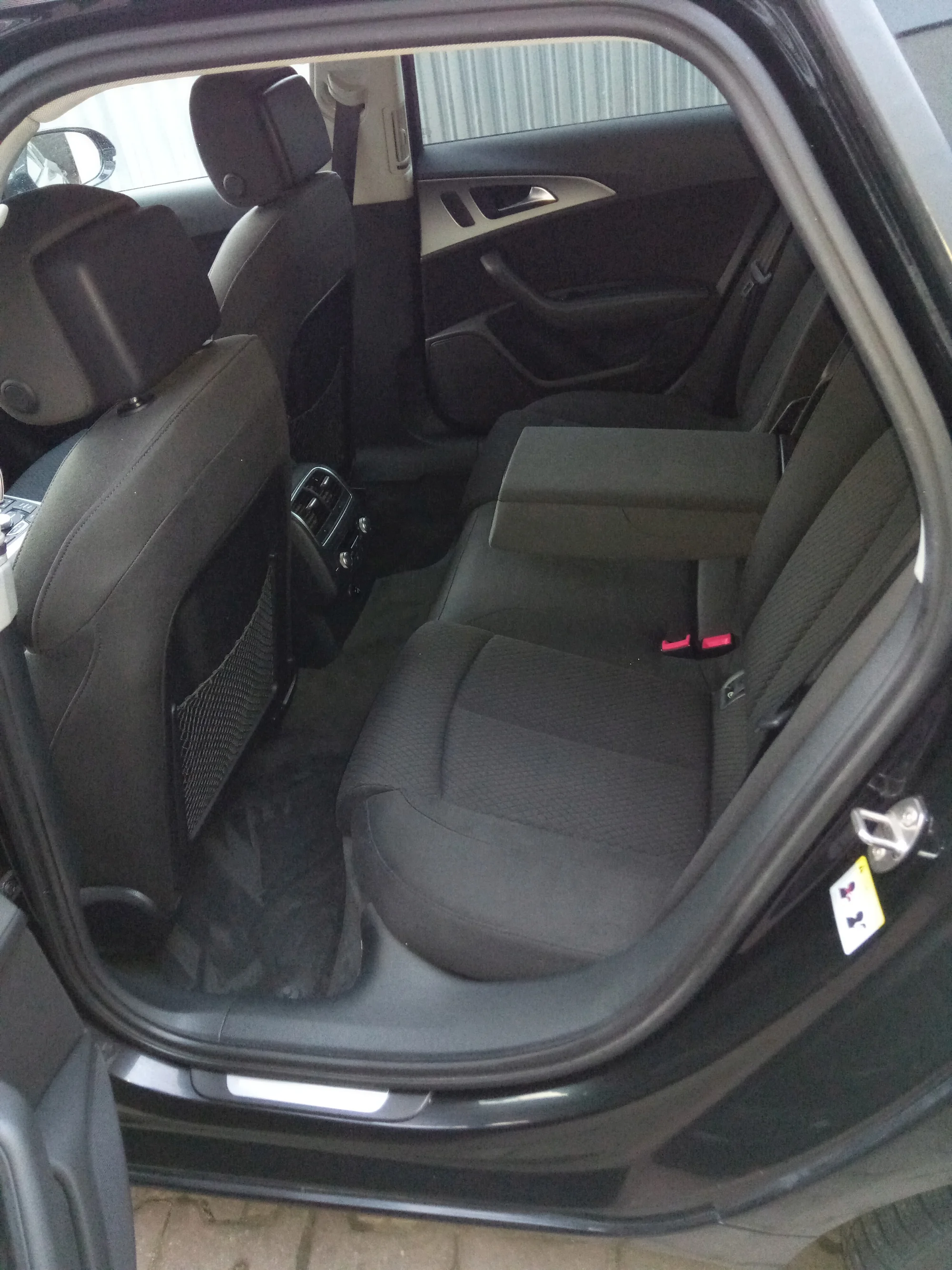 Důkladná péče o vaše auto: tepování sedadel i čištění interiéru