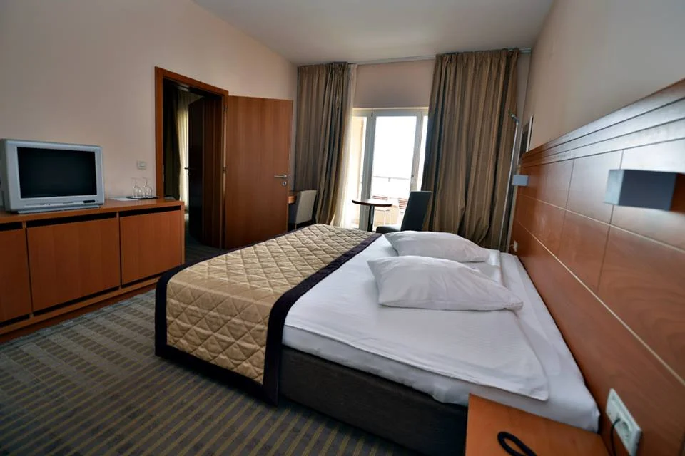 4* dovolená na chorvatském ostrově Pag: all inclusive i bazény, 2 děti zdarma