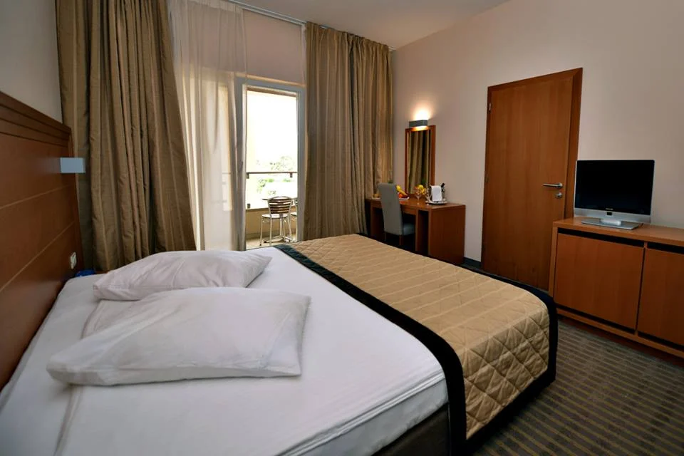 4* dovolená na chorvatském ostrově Pag: all inclusive i bazény, 2 děti zdarma