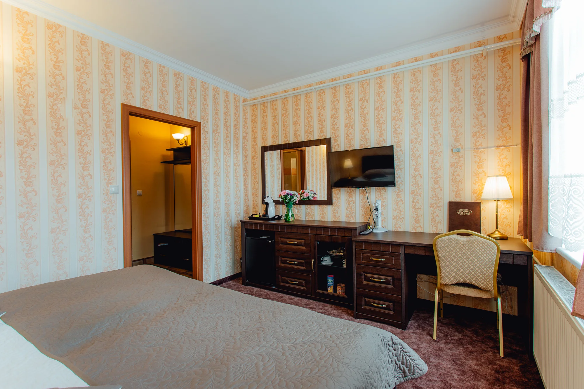 Pobyt ve 3* hotelu v Bojnicích kousek od zámku: snídaně i láhev vína