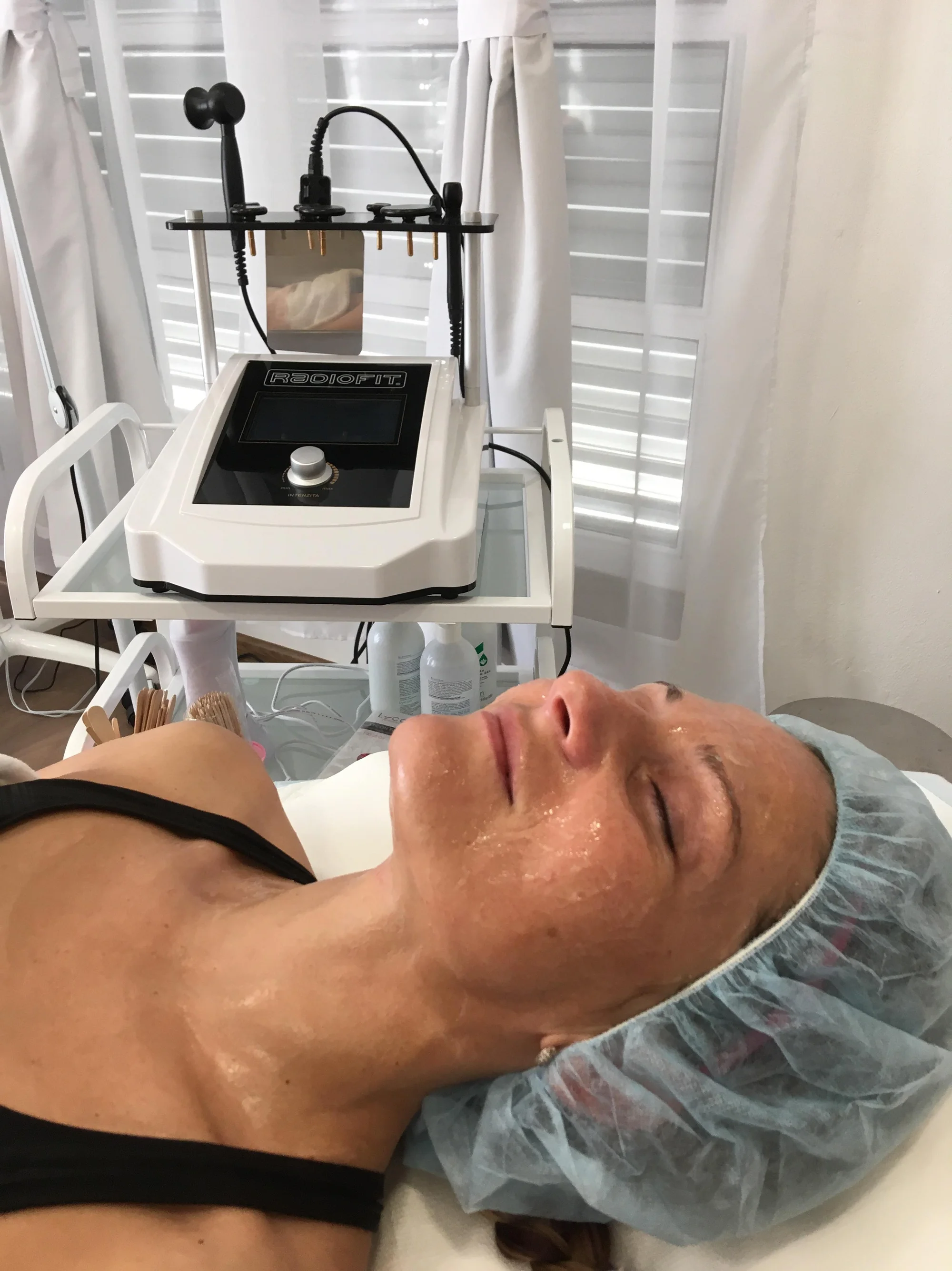 Potěšte své blízké otevřeným voucherem do kosmetického salonu: 1000, 2000 nebo 3000 Kč