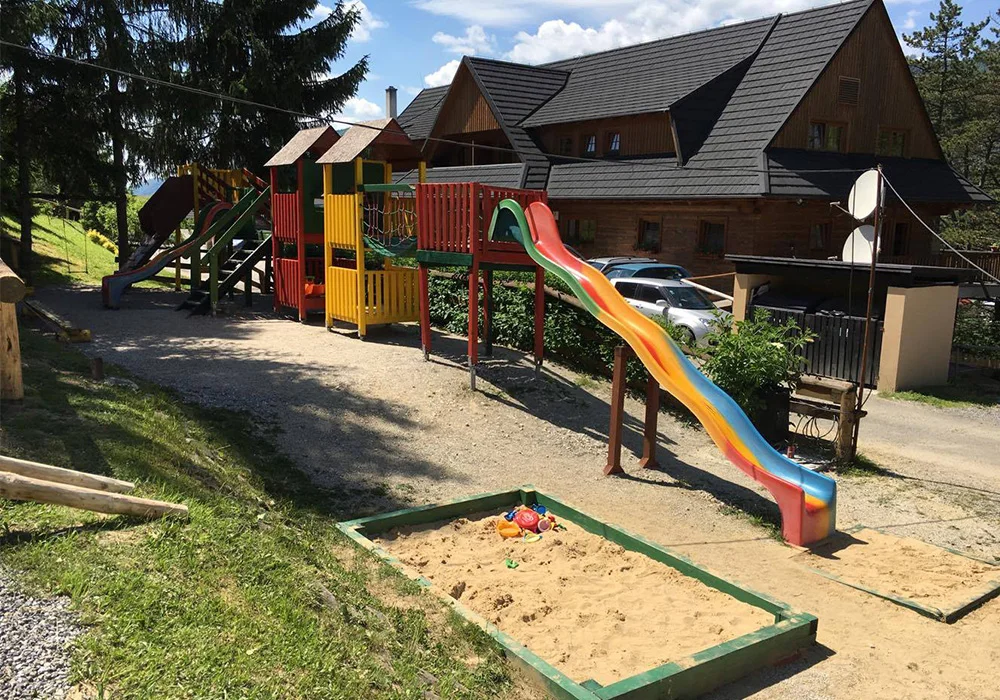 Skvělý odpočinek pro páry i rodiny: snídaně a relax v bazénech a saunách