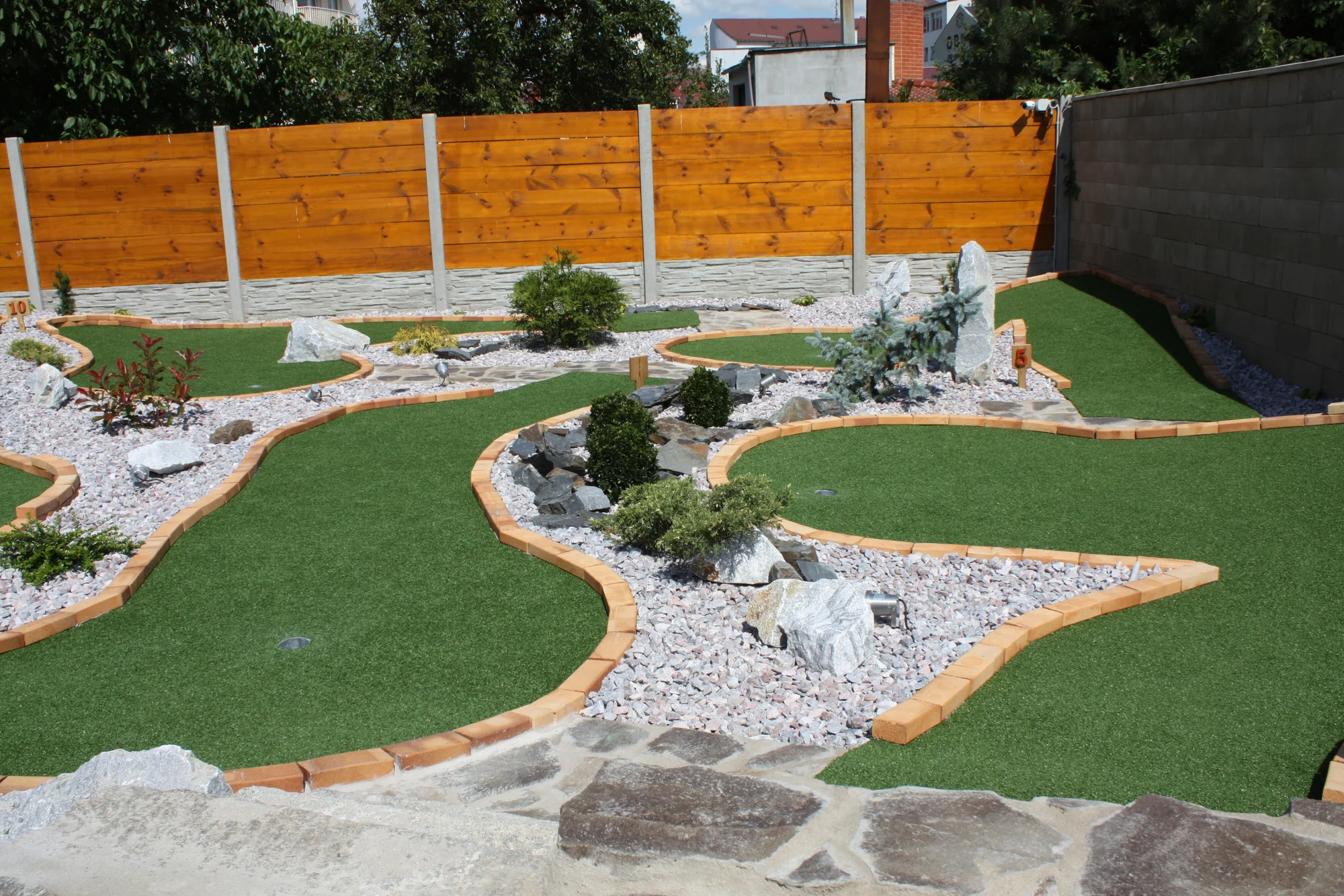 Trefte jamku: vstup na hřiště Adventure Golfu pro děti i dospělé