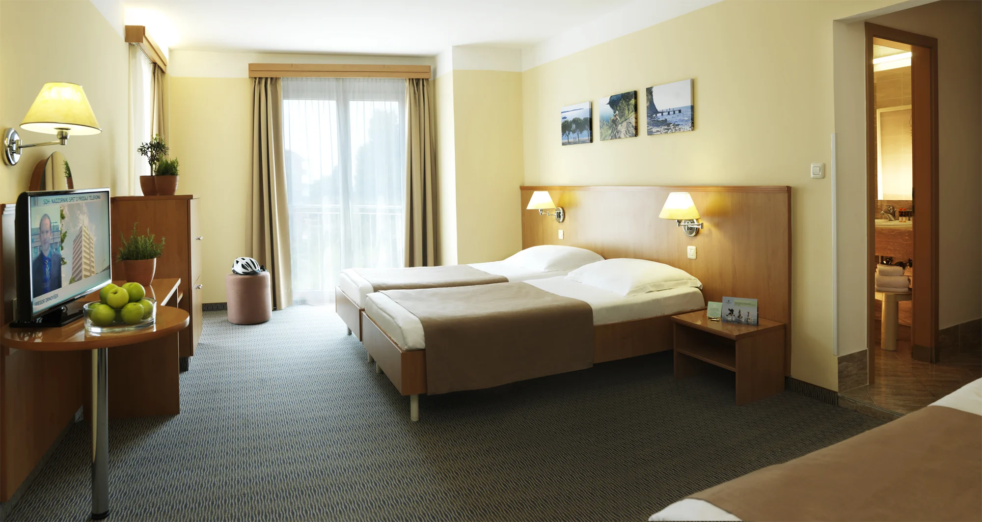 Dovolená ve slovinské Portoroži: hotel s polopenzí, termální bazény, pláž a dítě do 13 let zdarma