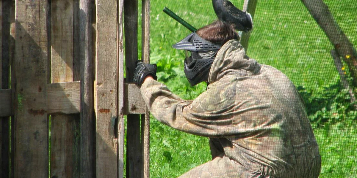 Adrenalin pro partu: hra paintballu se 100 kuličkami na osobu a zapůjčením kompletního vybavení