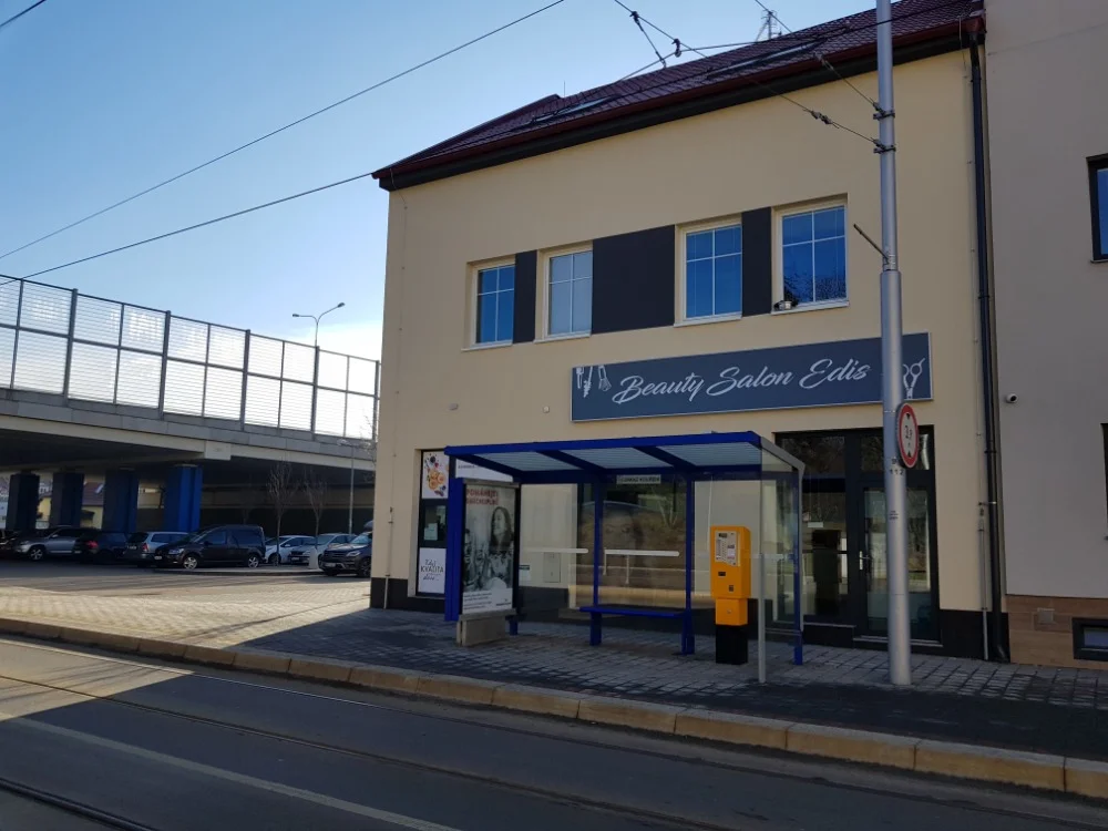 Kosmetické ošetření českou kosmetikou: čištění, peeling i masáž obličeje