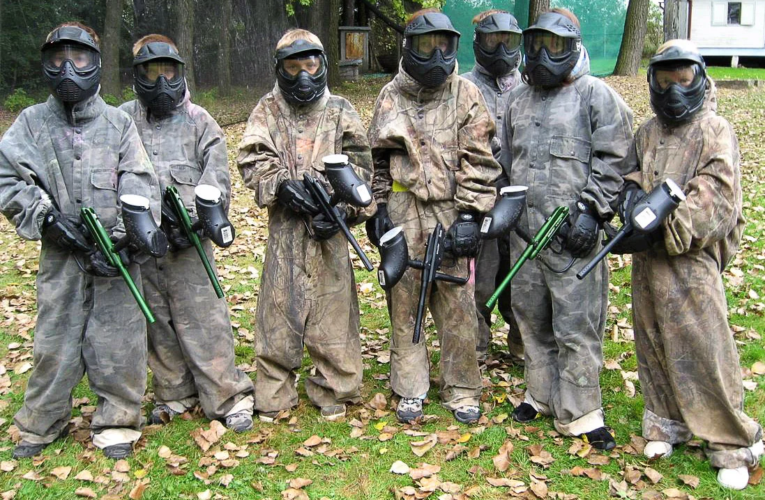 Adrenalin pro partu: hra paintballu se 100 kuličkami na osobu a zapůjčením kompletního vybavení