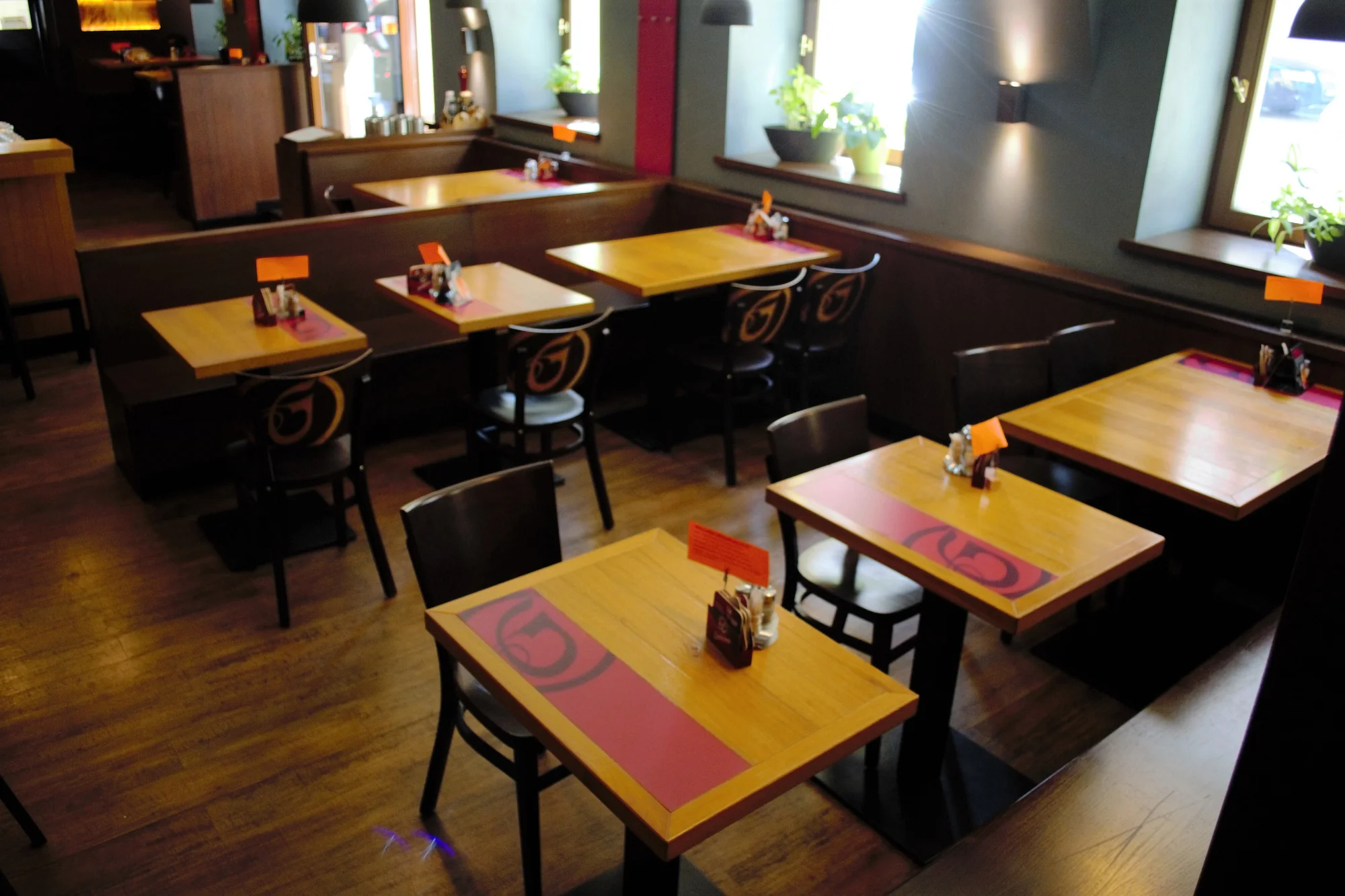Masová hostina na Smíchově: burger menu, žebra, krkovice a křídla i stripsy a řízečky